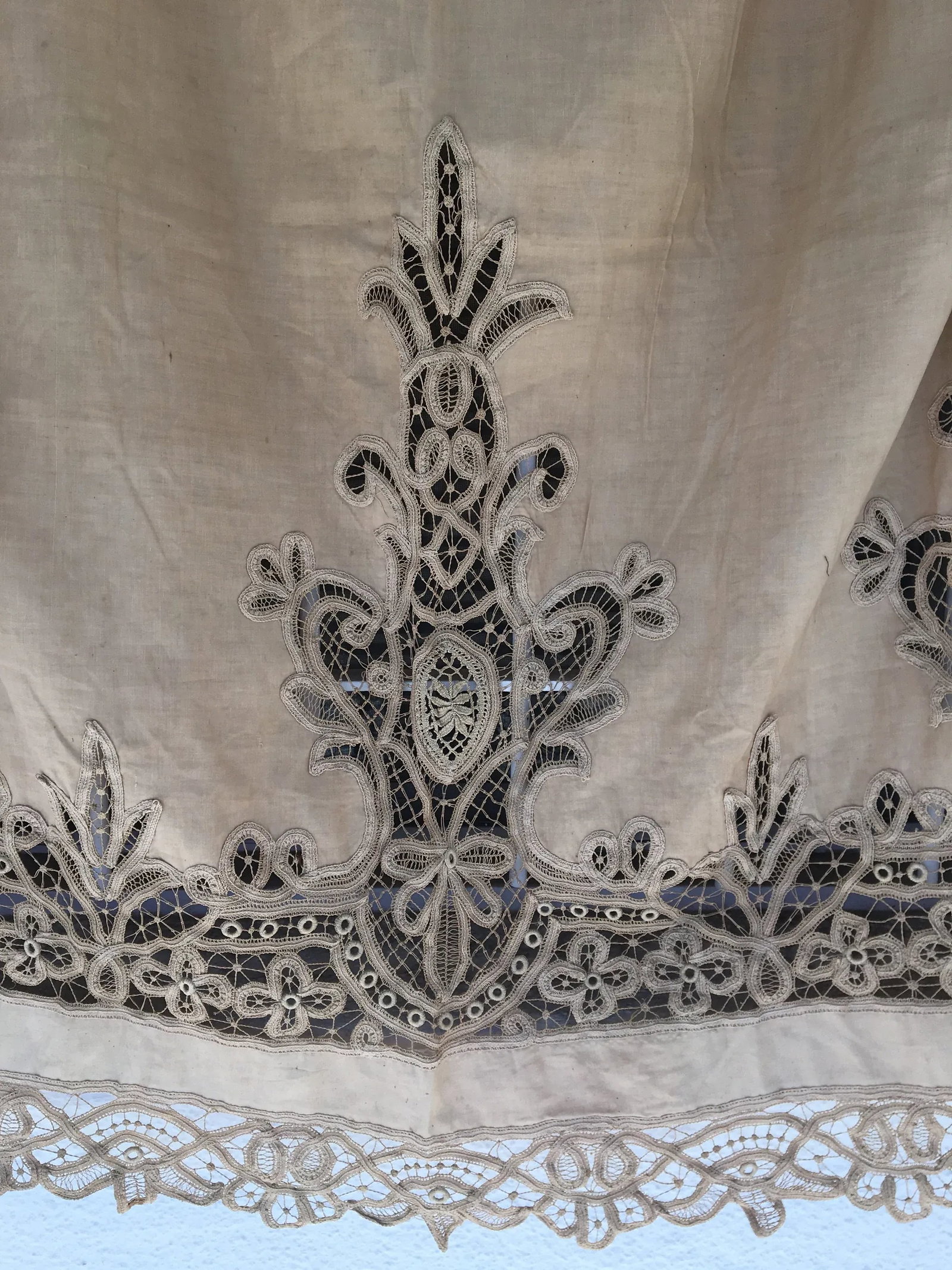 19th Century Fine French Linen and Lace Curtain - 4