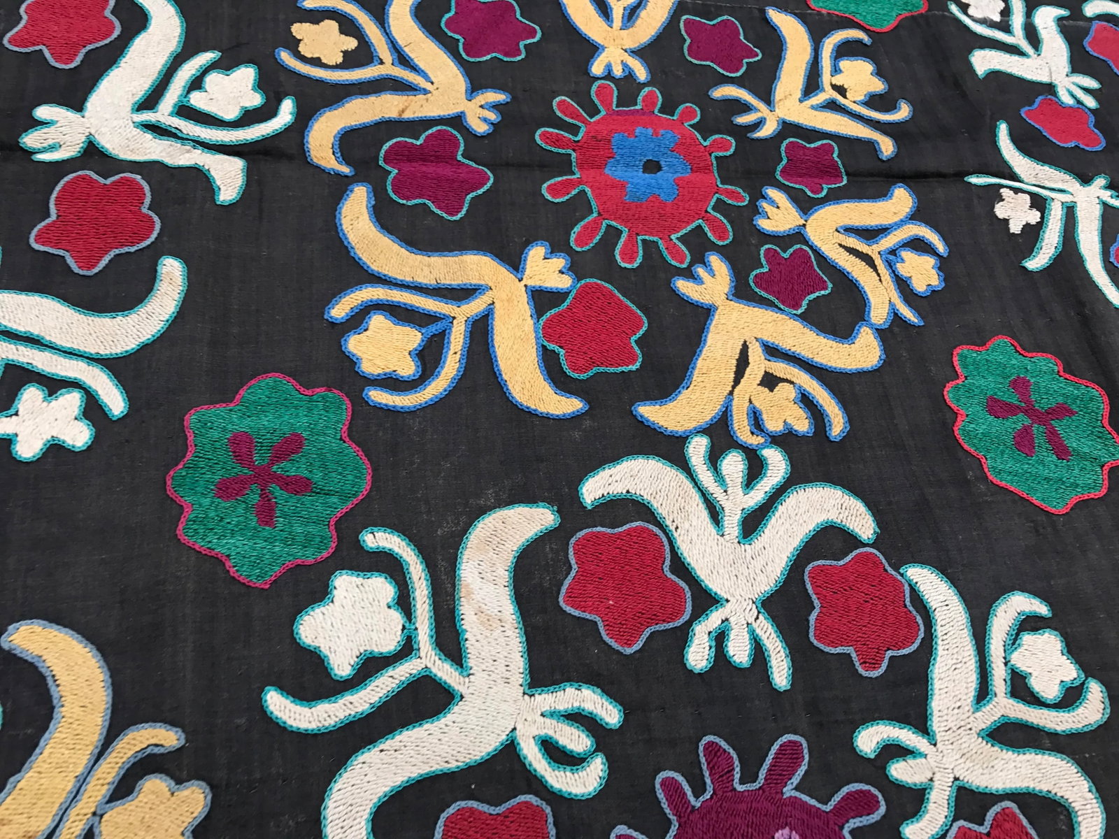 Dark Gray Floral Pattern Vintage Suzani Textile - 3