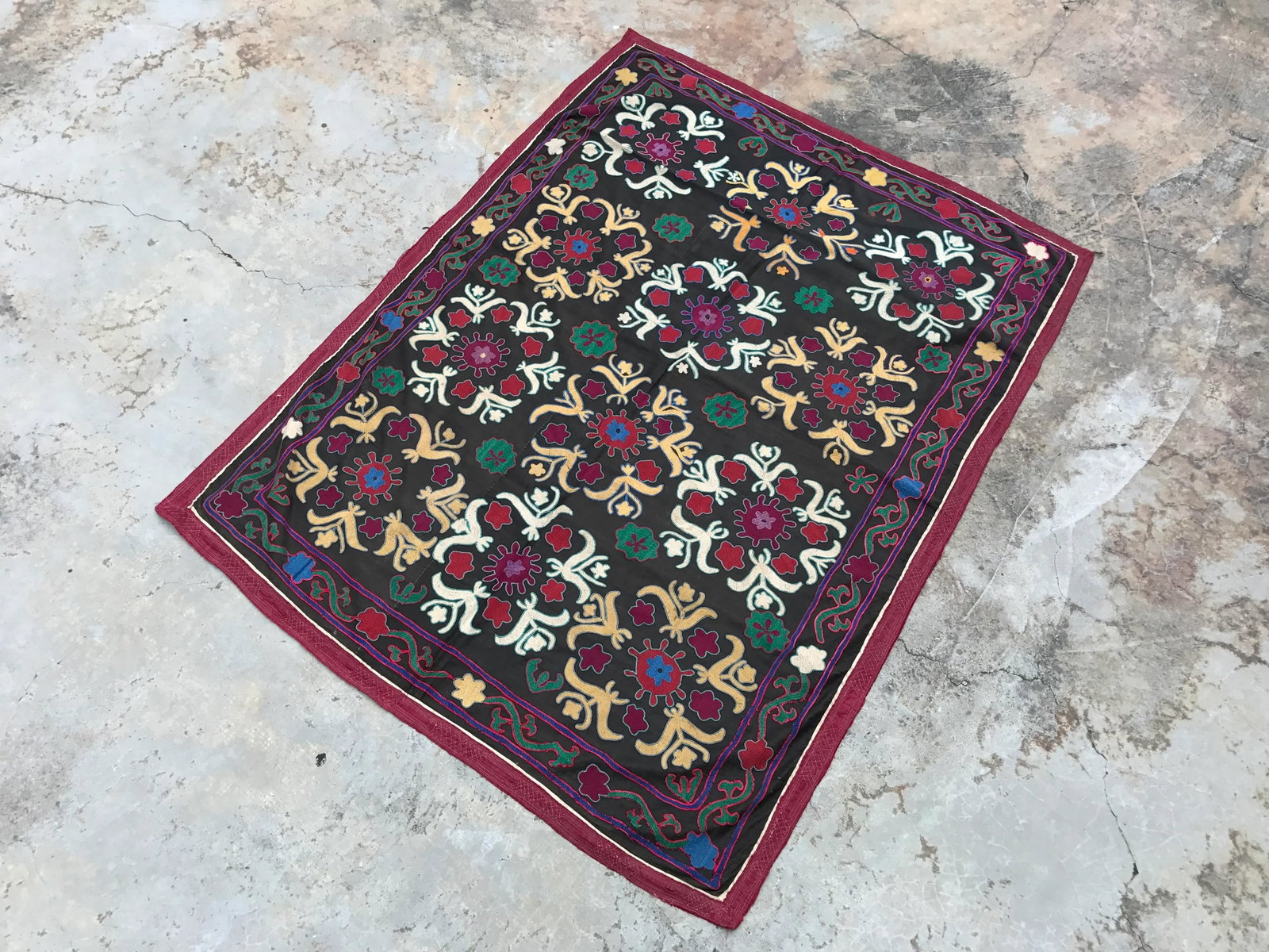 Dark Gray Floral Pattern Vintage Suzani Textile - 4