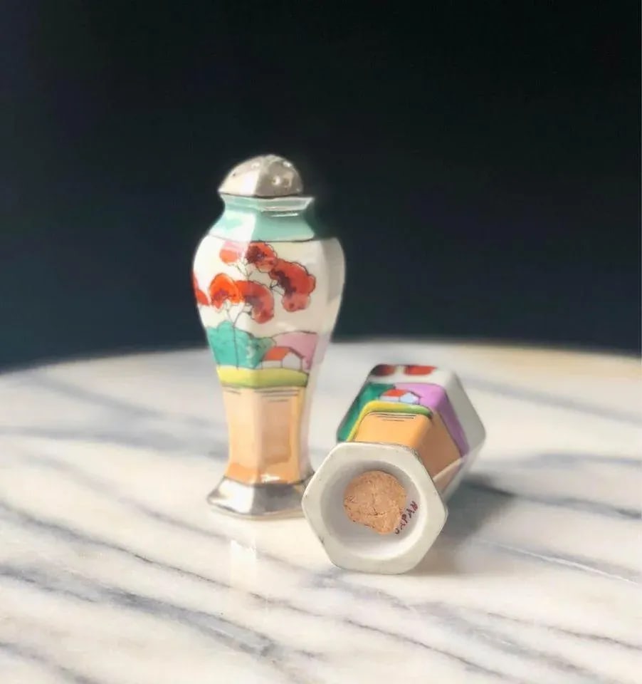 Late 20th Century Hand-Painted Japanese Lusterware Salt and Pepper- A Pair - 3