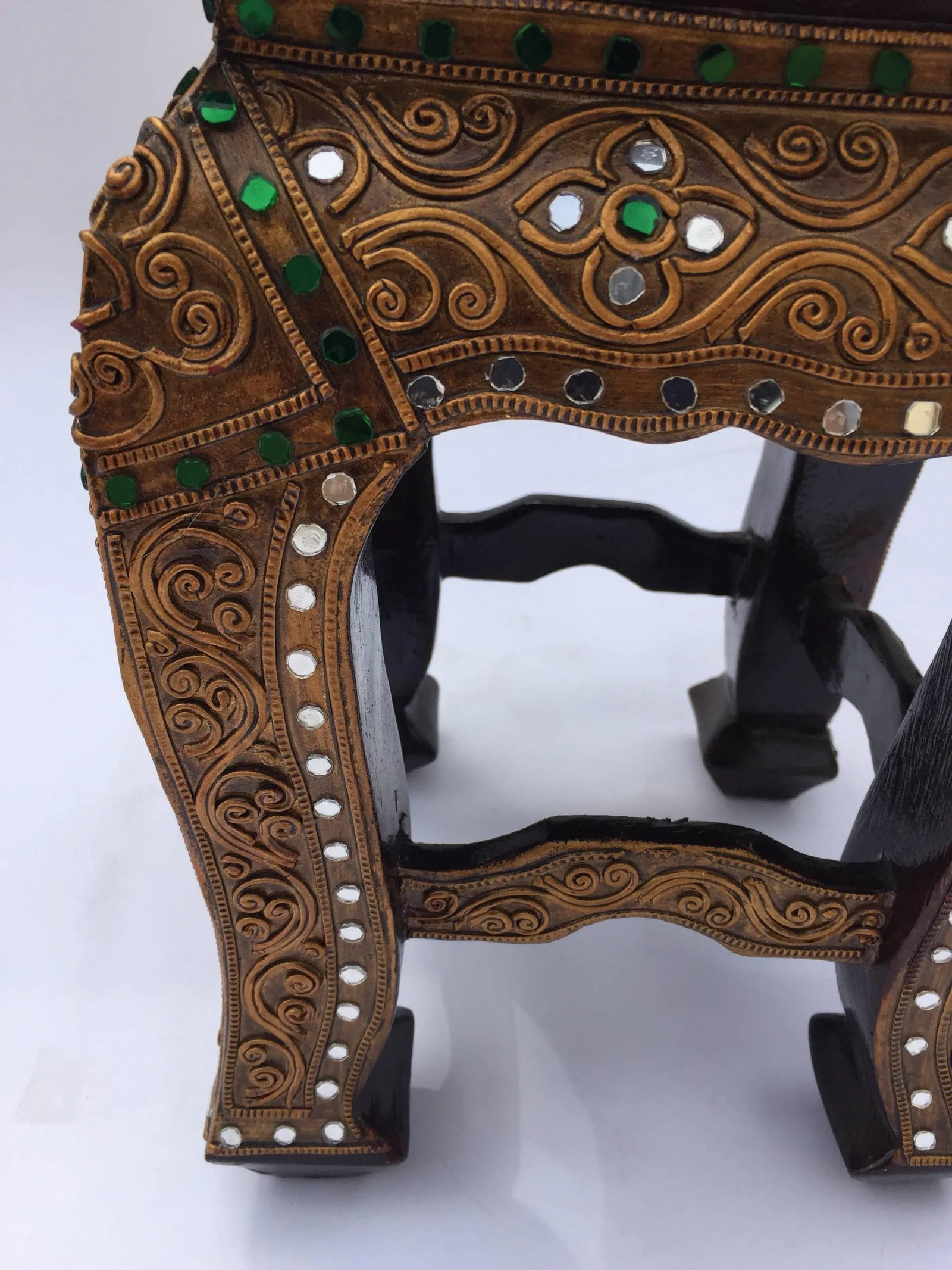 20th Century Asian Small Low Wooden Gilded Table Stand - 10