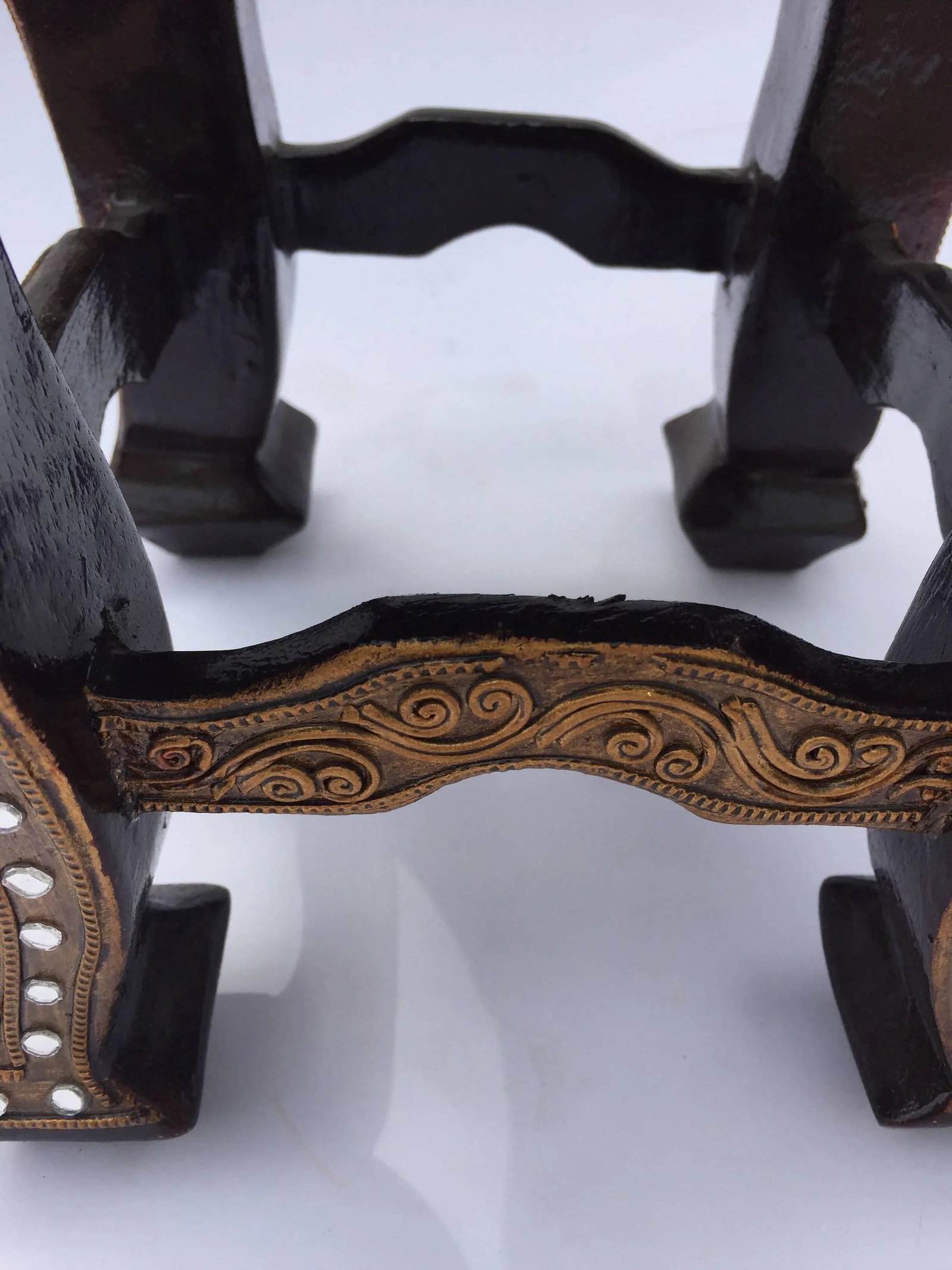 20th Century Asian Small Low Wooden Gilded Table Stand - 11