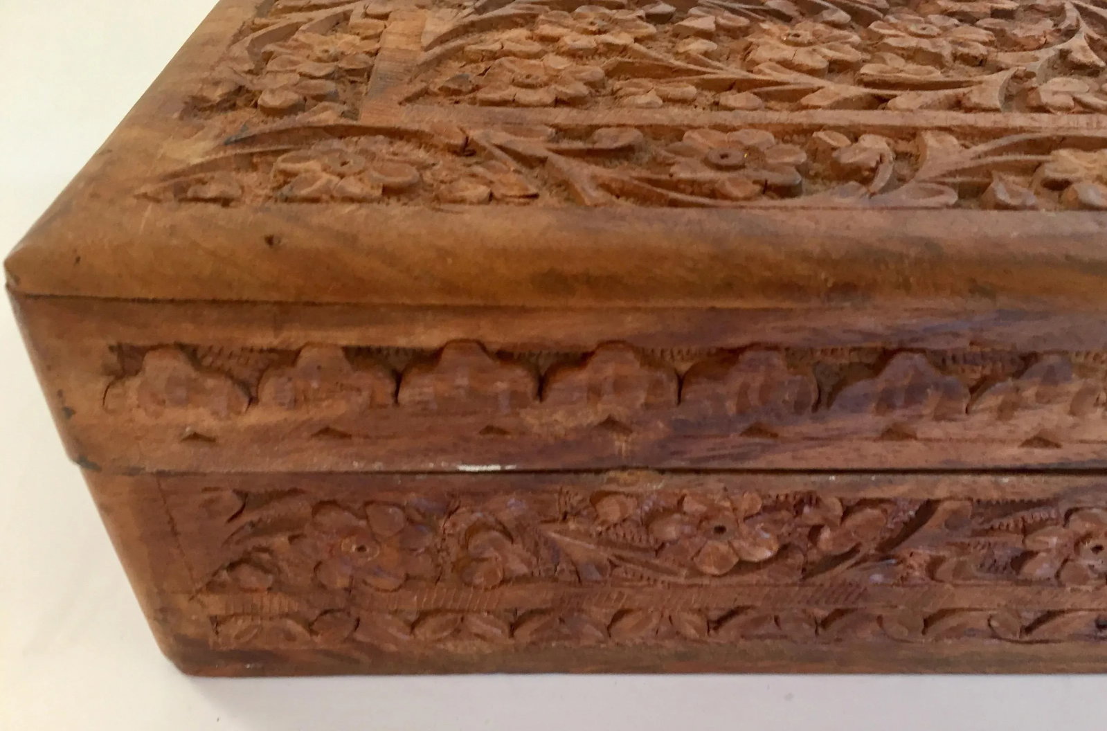 Early 20th Century Anglo Raj Hand-Carved Wooden Decorative Jewelry Box - 11