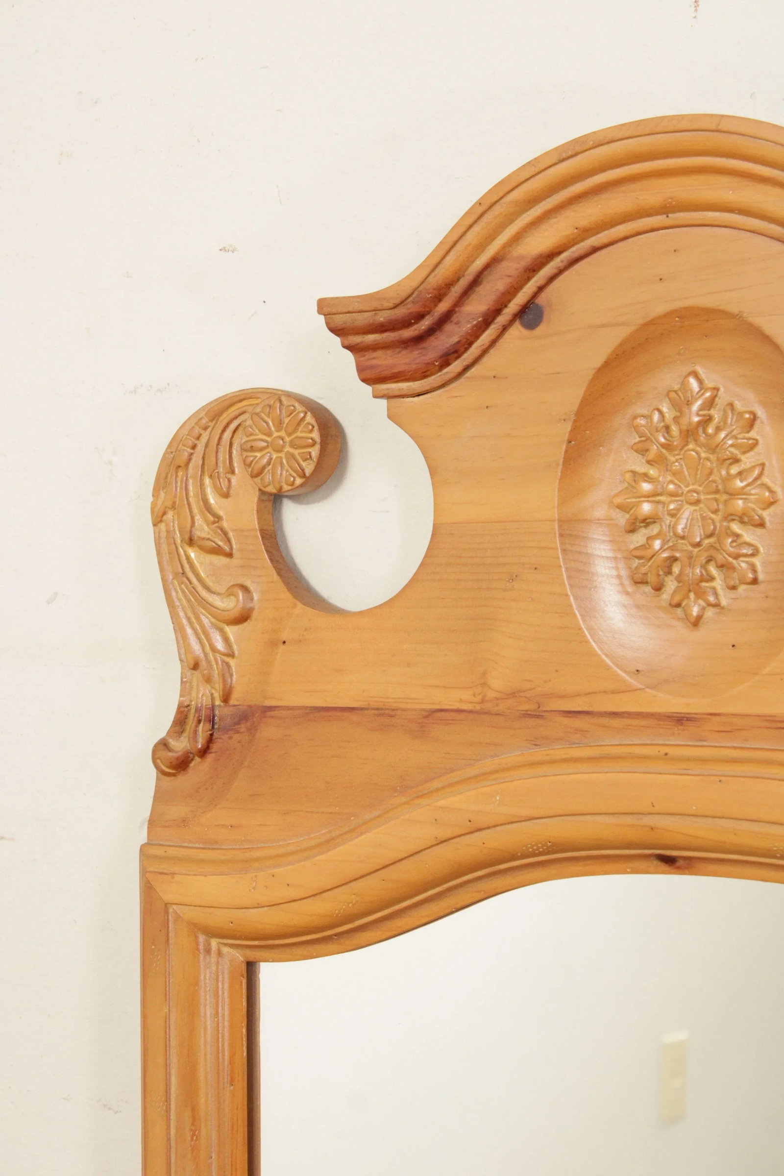 Lexington Chippendale Style Carved Pine Frame Mirror - 5