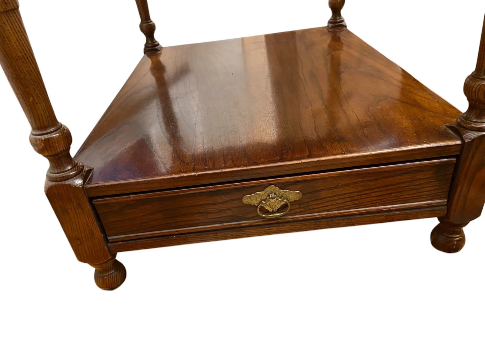 Henredon Two-Tiered Scalloped Side Table - 6