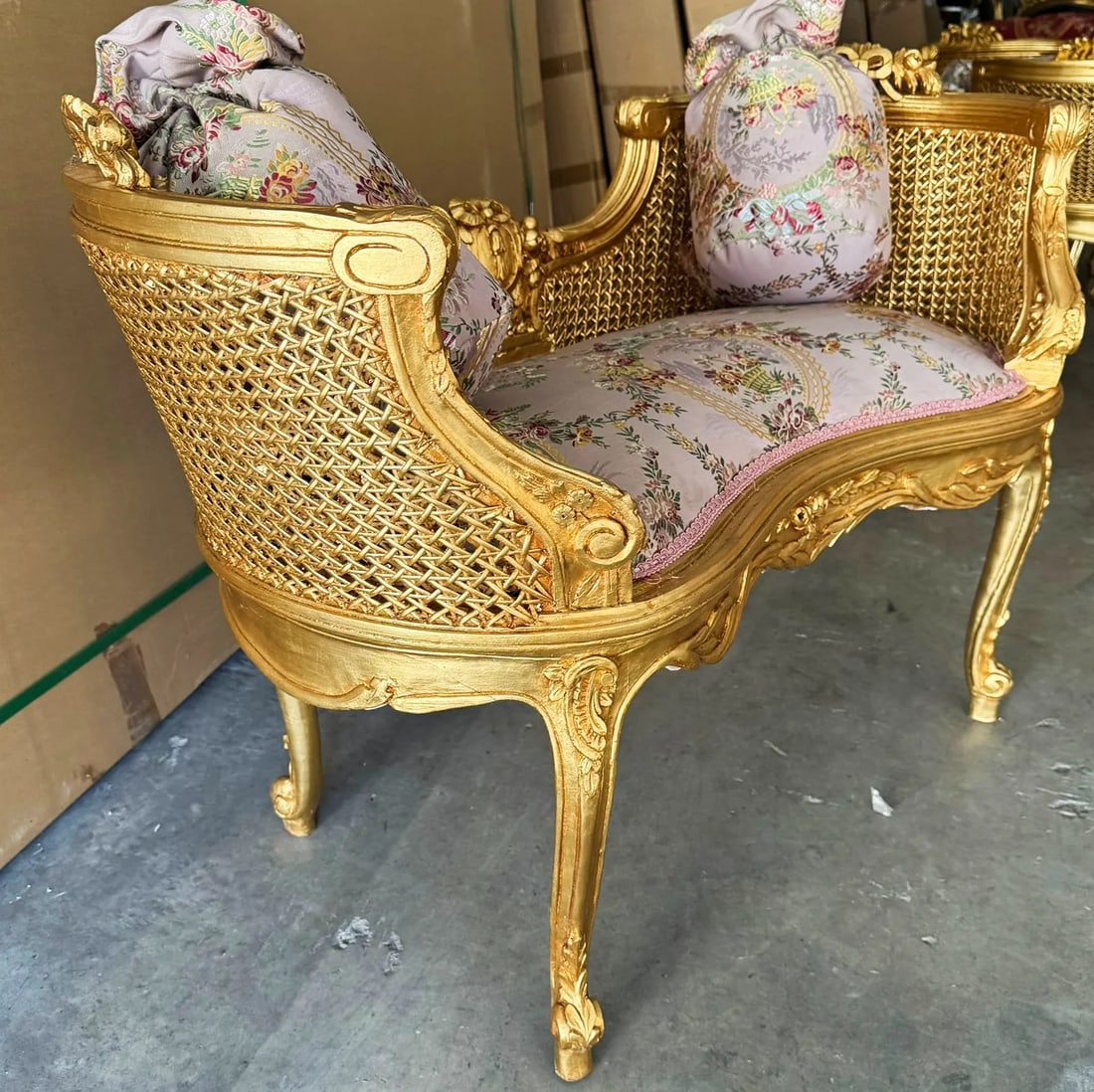 Bench Pink Damask French Style Gold Details - 3