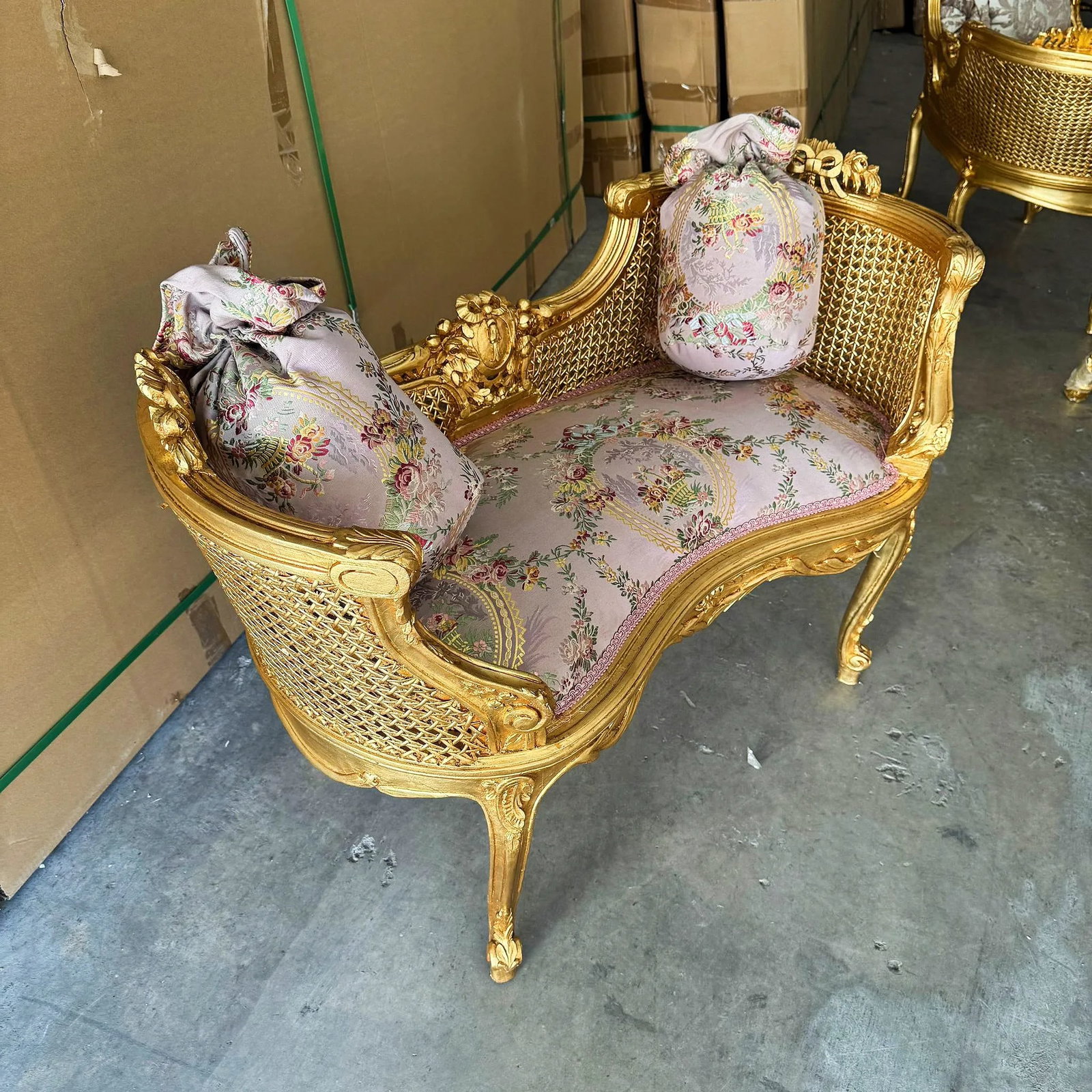 Bench Pink Damask French Style Gold Details - 4