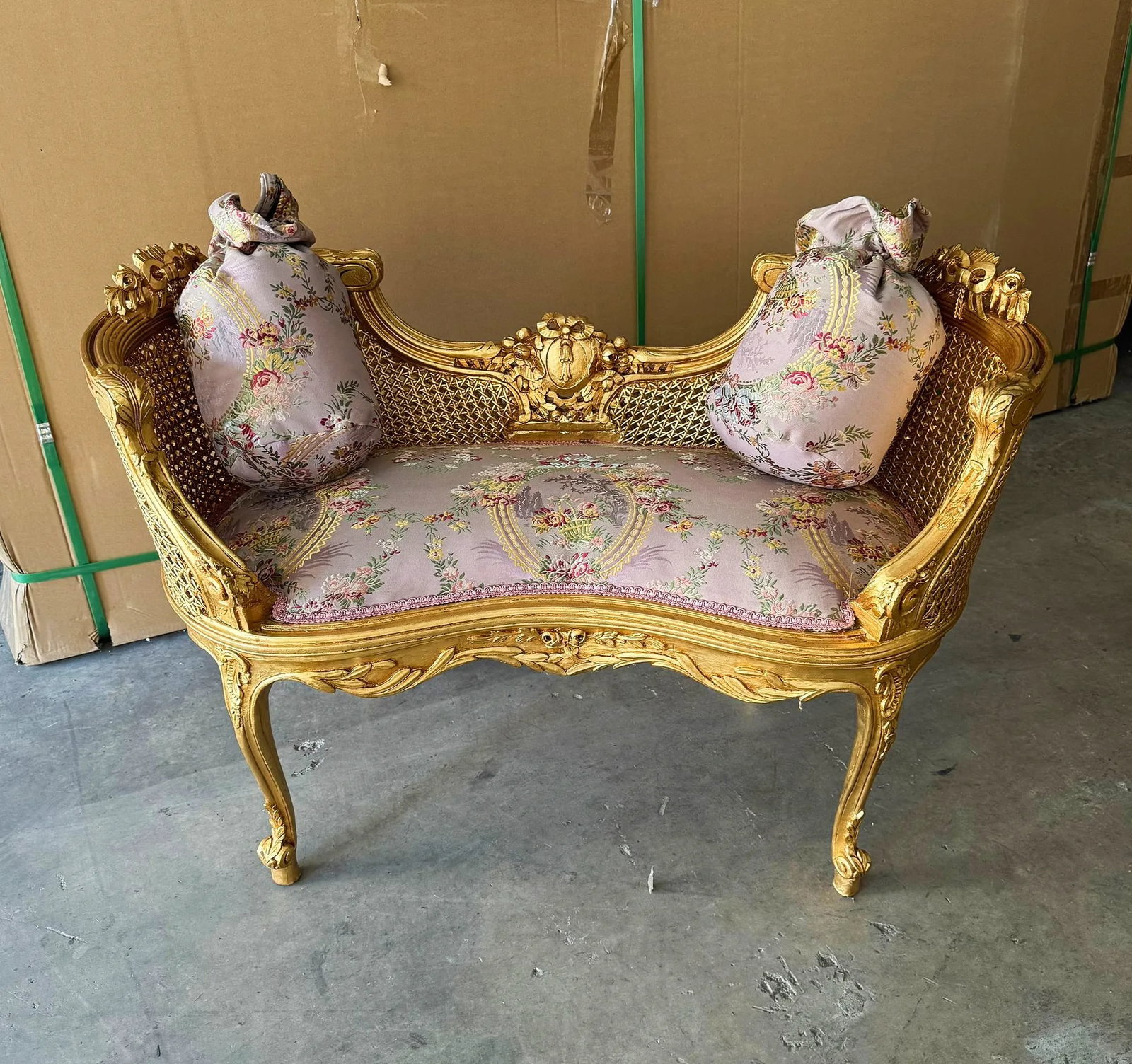 Bench Pink Damask French Style Gold Details - 5