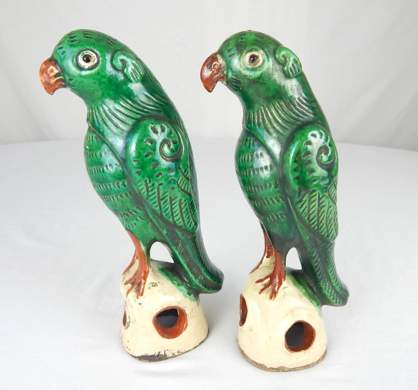 Early 20th Century Chinese Export Green Sanscai Glazed Parrots- a Pair - 10