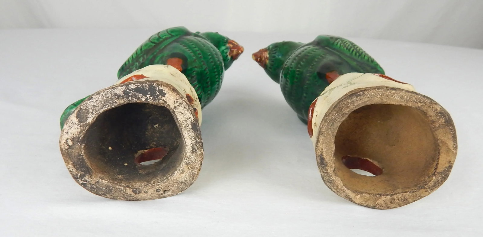 Early 20th Century Chinese Export Green Sanscai Glazed Parrots- a Pair - 12
