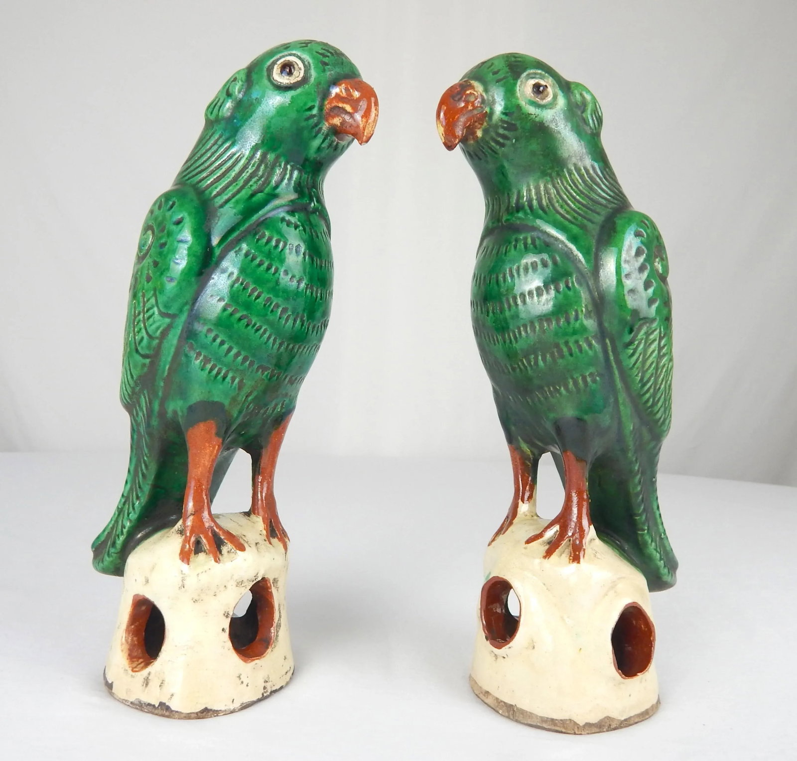 Early 20th Century Chinese Export Green Sanscai Glazed Parrots- a Pair - 3