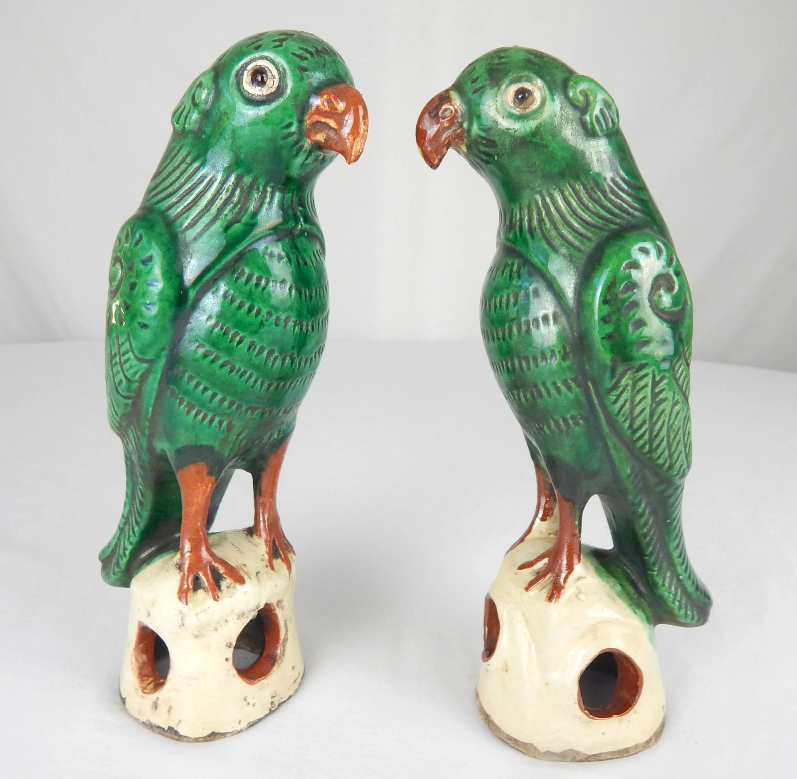 Early 20th Century Chinese Export Green Sanscai Glazed Parrots- a Pair - 4
