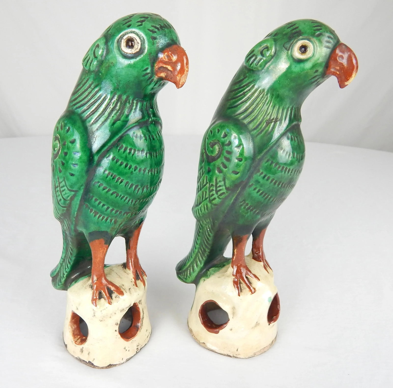 Early 20th Century Chinese Export Green Sanscai Glazed Parrots- a Pair - 7