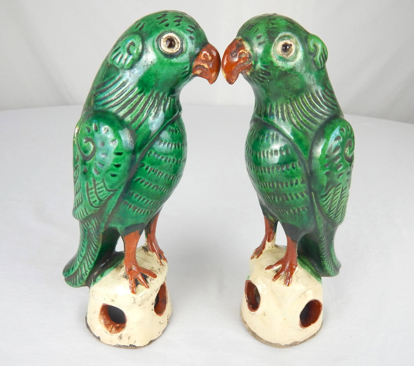Early 20th Century Chinese Export Green Sanscai Glazed Parrots- a Pair - 9