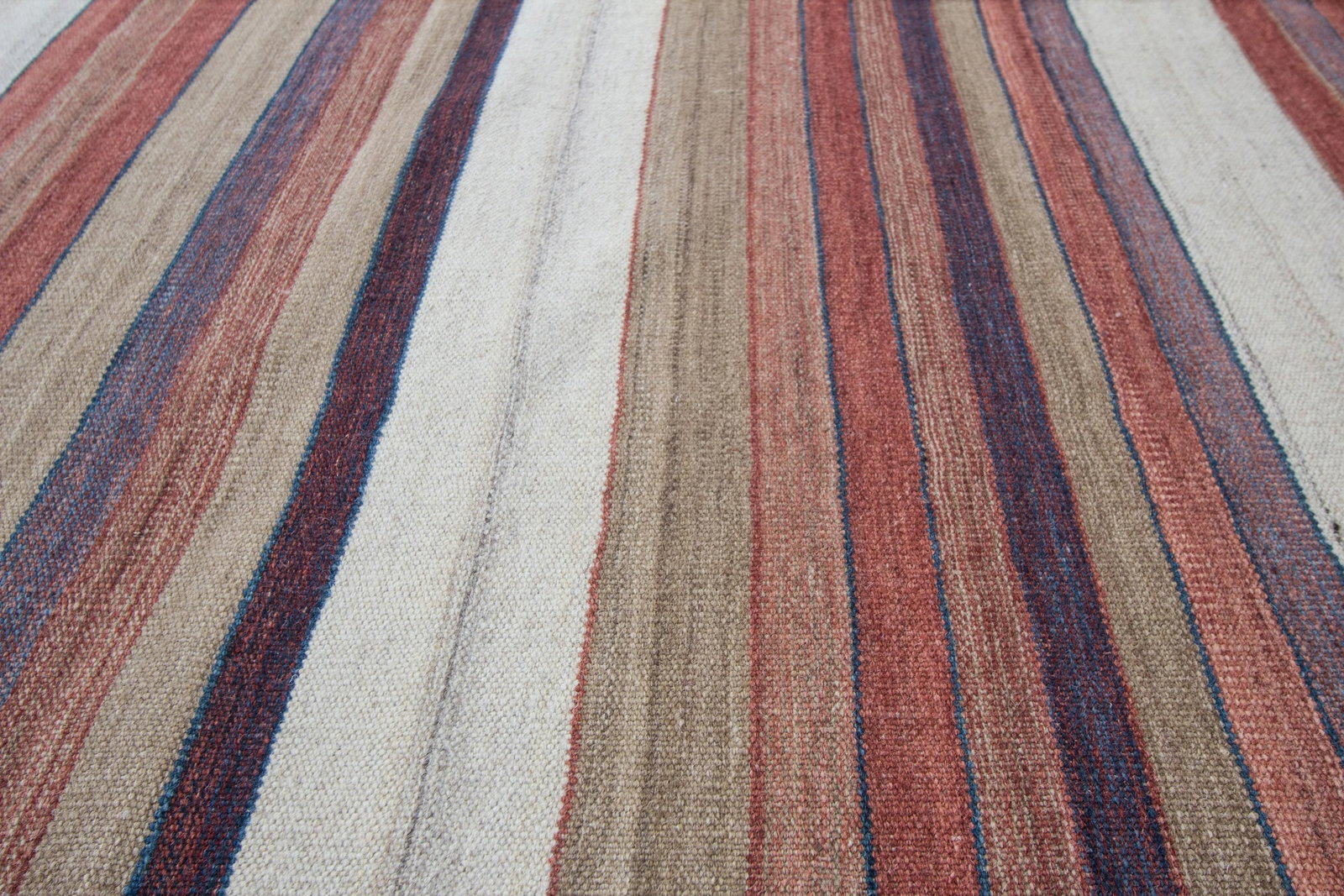 21st Century Modern Kilim Rug, 5'8" X 8'1" - 5