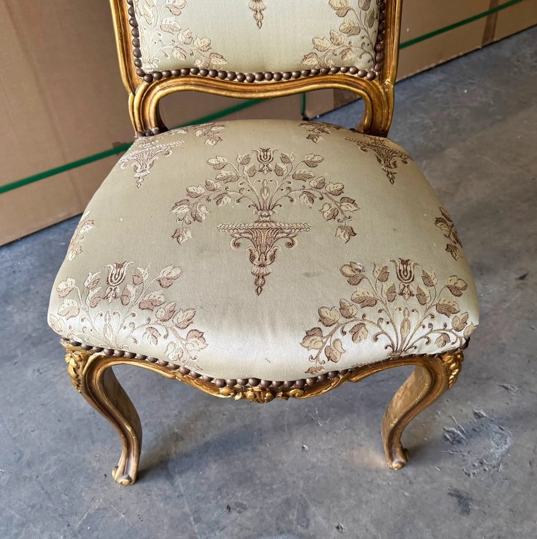 French Style Antique White Chair With Gold Details - 3