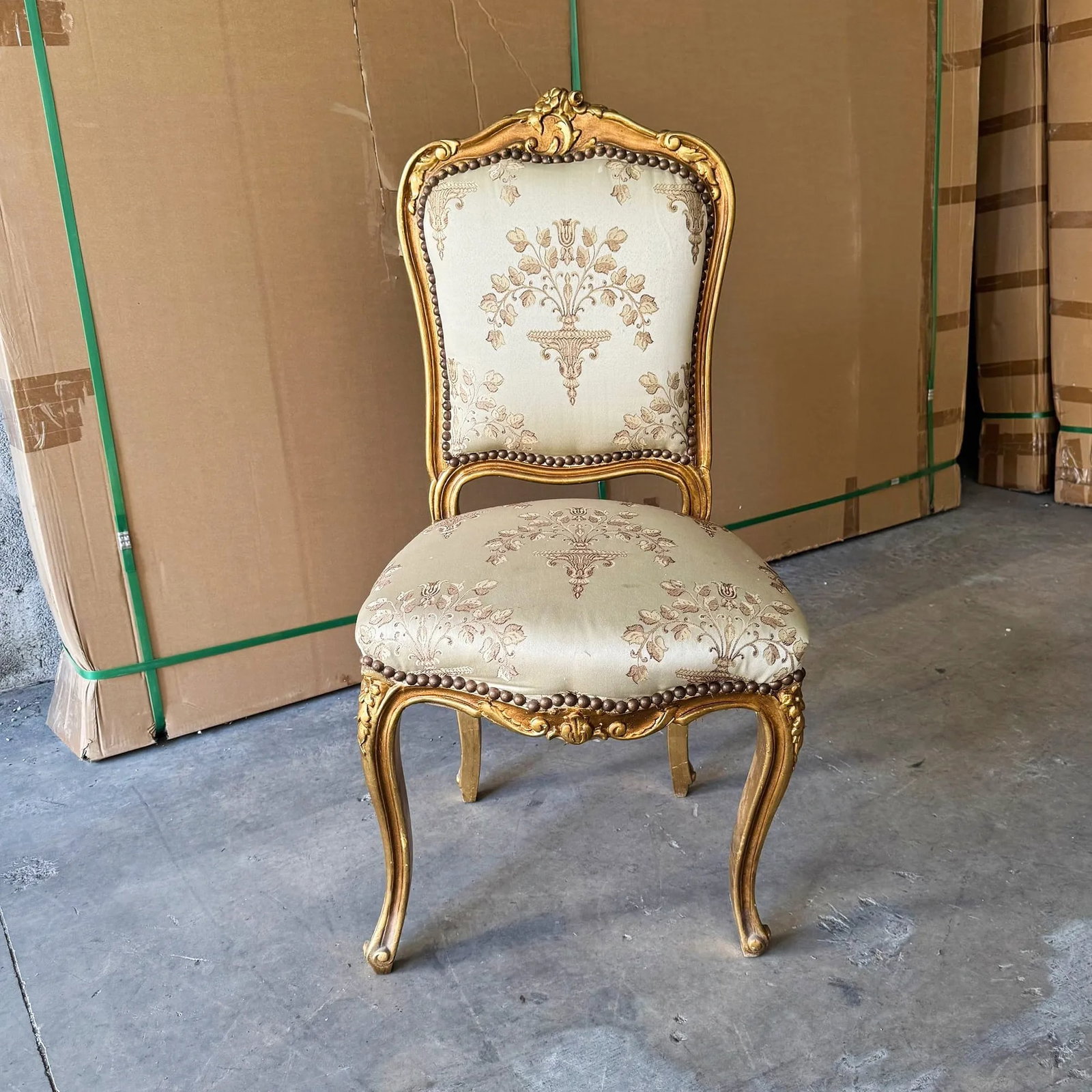 French Style Antique White Chair With Gold Details - 5