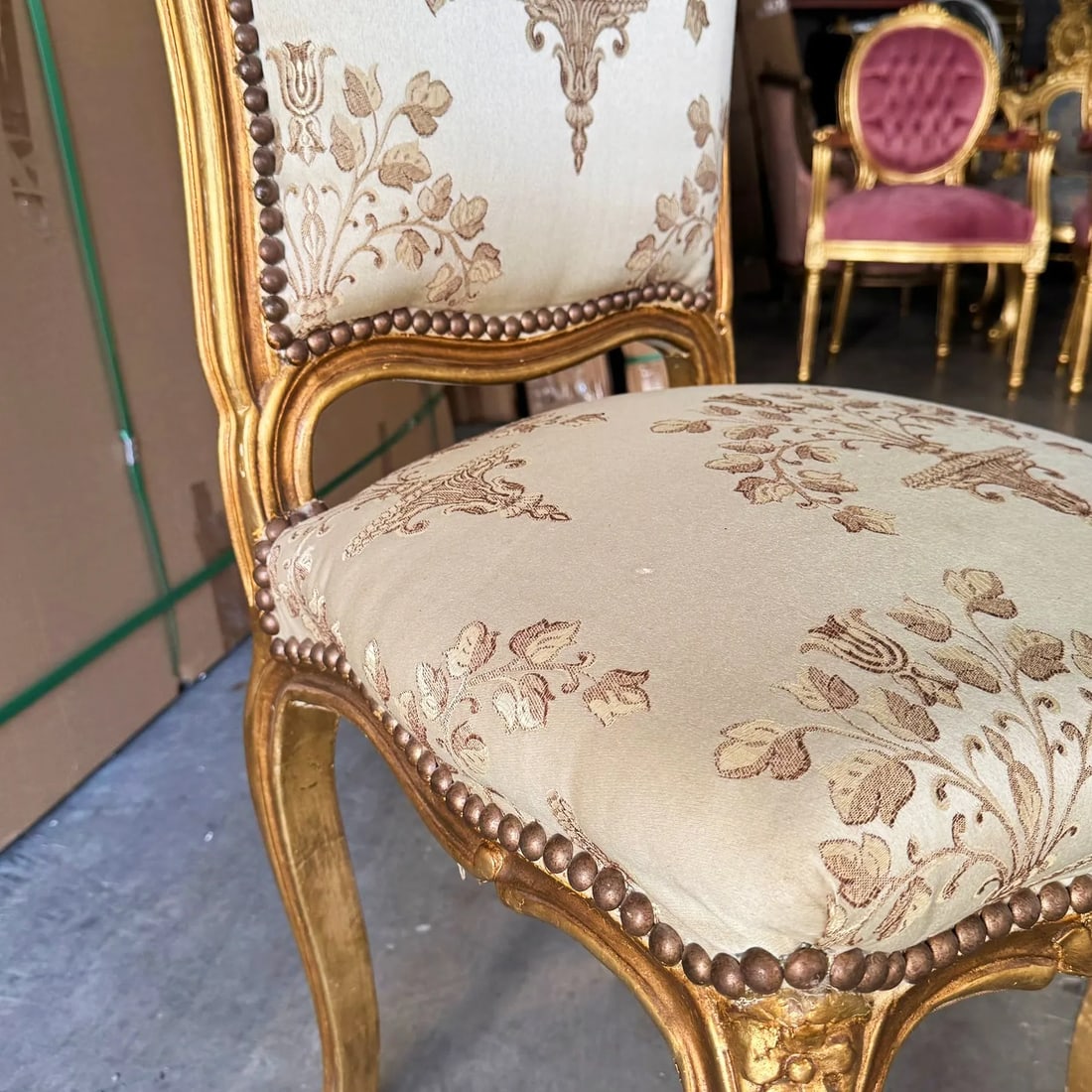 French Style Antique White Chair With Gold Details - 7