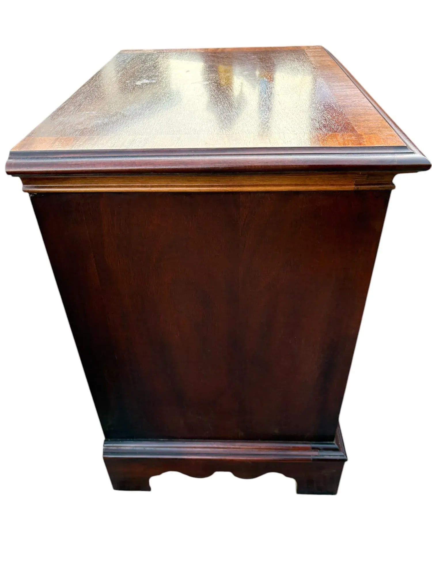 Dixie Chippendale Pair of Banded Mahogany Nightstands - 3