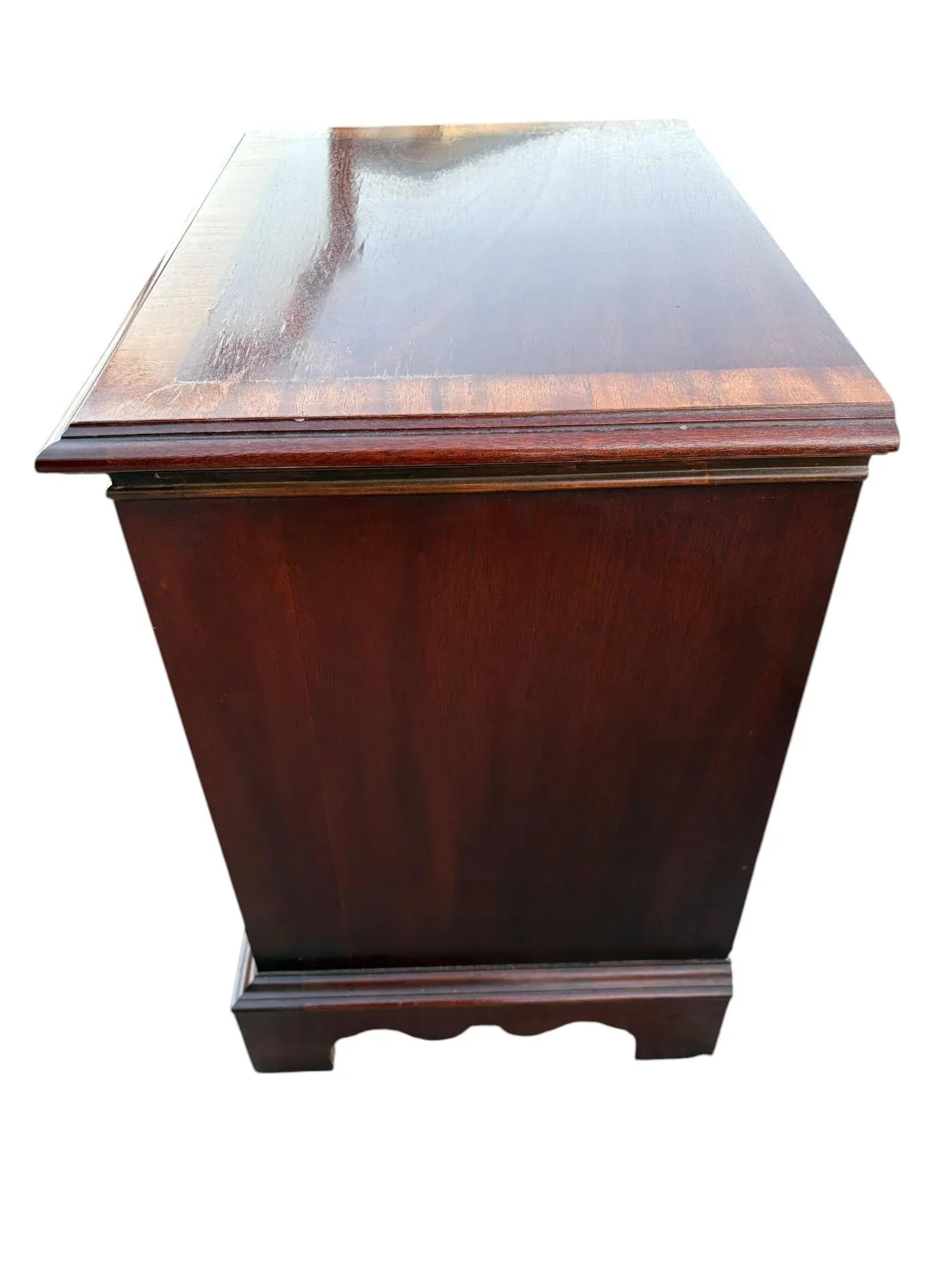 Dixie Chippendale Pair of Banded Mahogany Nightstands - 4