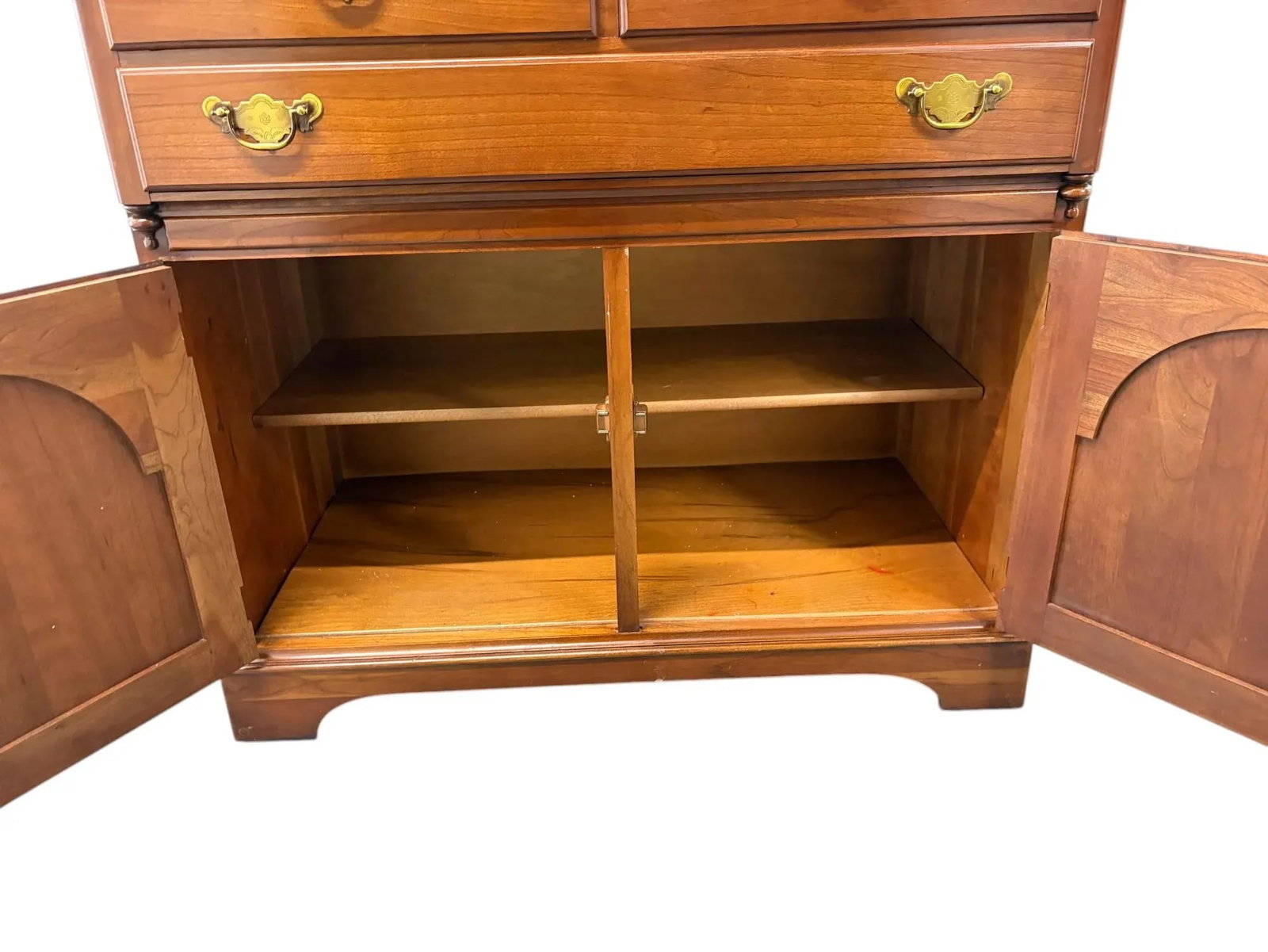 Pennsylvania House Colonial Style 2 Piece Hutch Cabinet - 7