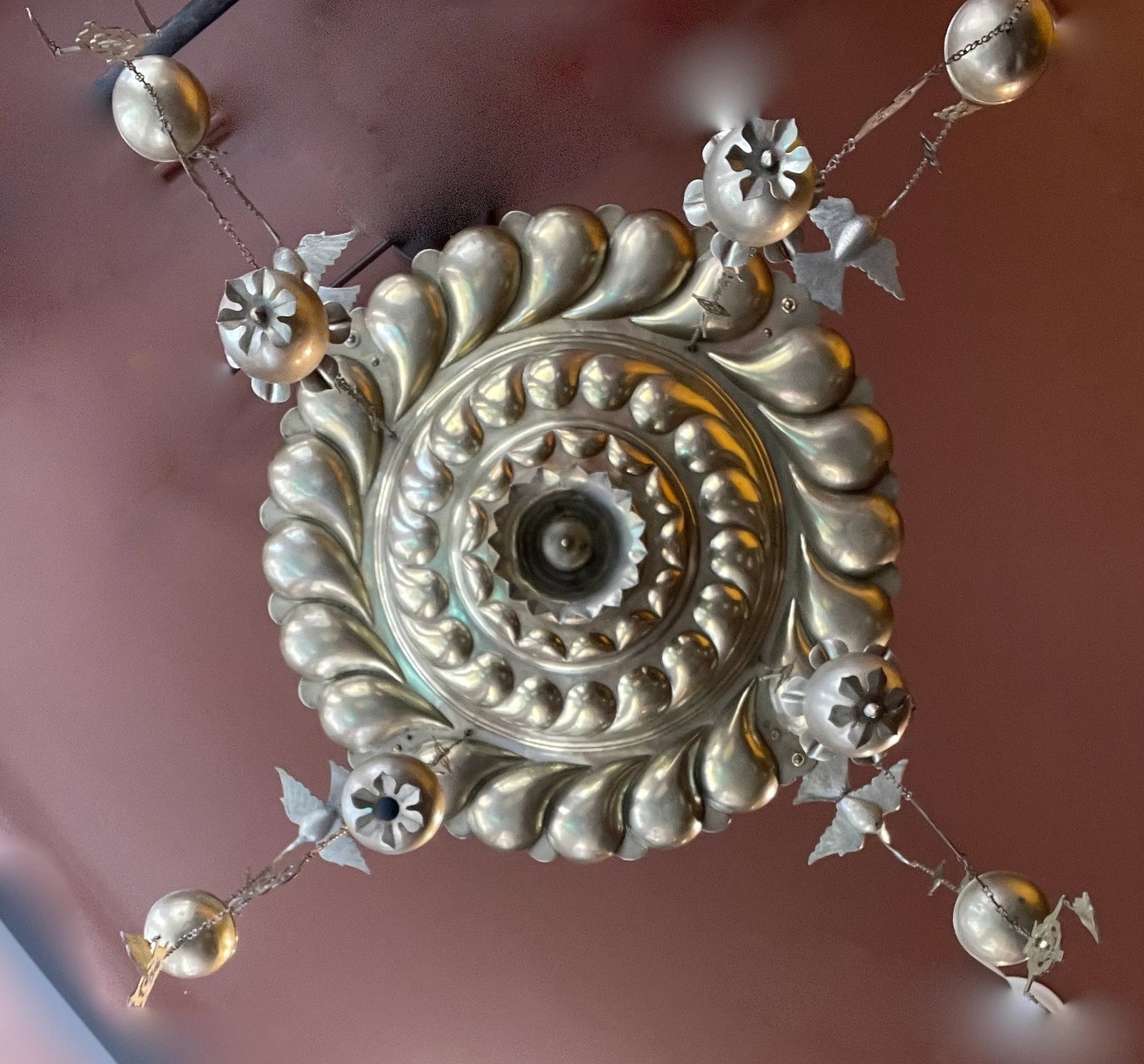 Early 20th Century Indian Silvered Ceiling Medaillon - 7