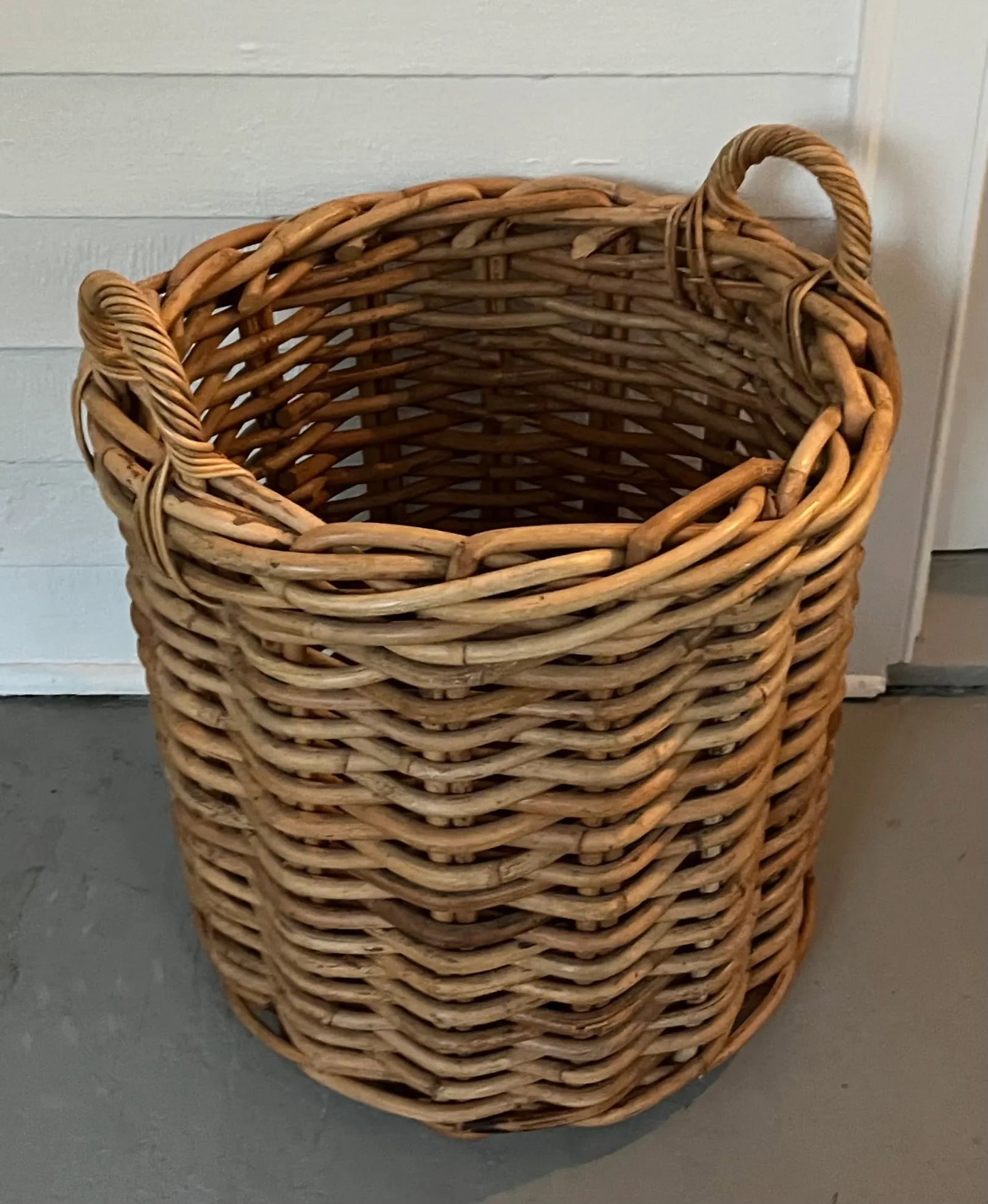 Large English Woven Wicker Log or Kindling Basket for the Fireplace Hearth - 10