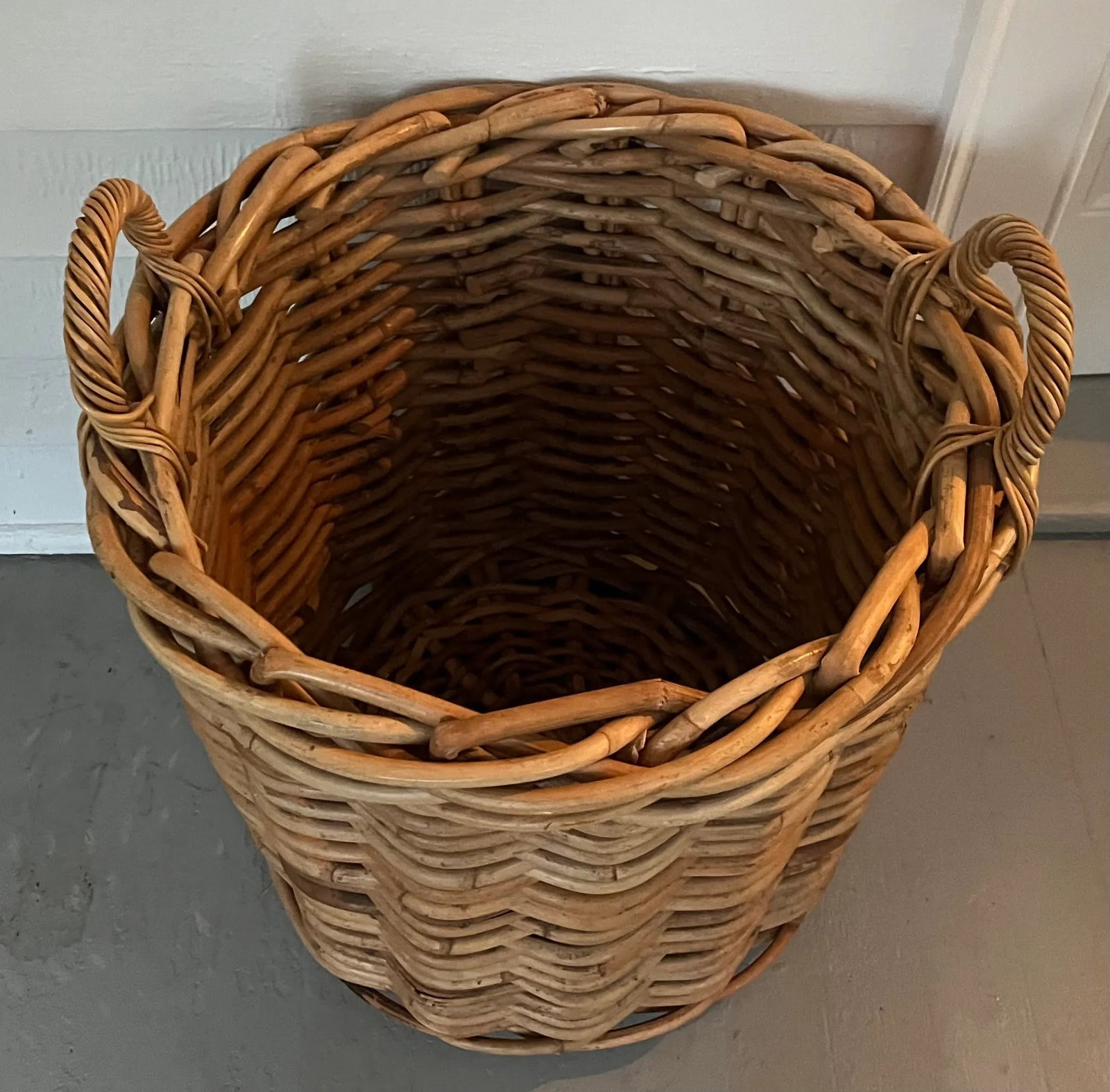 Large English Woven Wicker Log or Kindling Basket for the Fireplace Hearth - 11