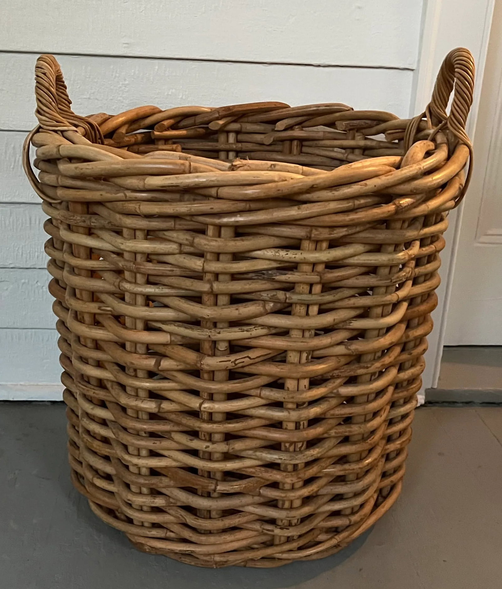 Large English Woven Wicker Log or Kindling Basket for the Fireplace Hearth - 2