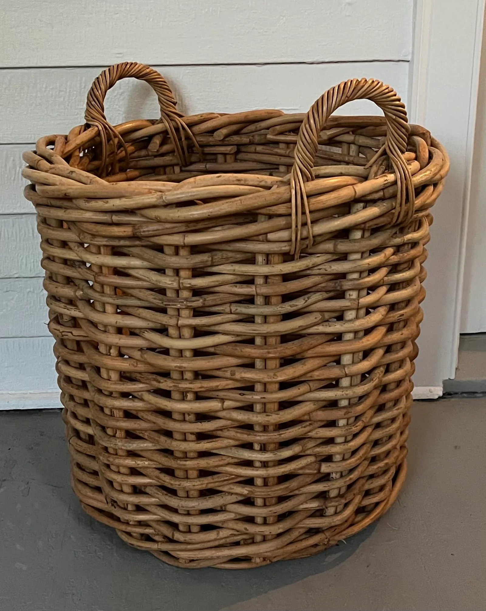 Large English Woven Wicker Log or Kindling Basket for the Fireplace Hearth - 3