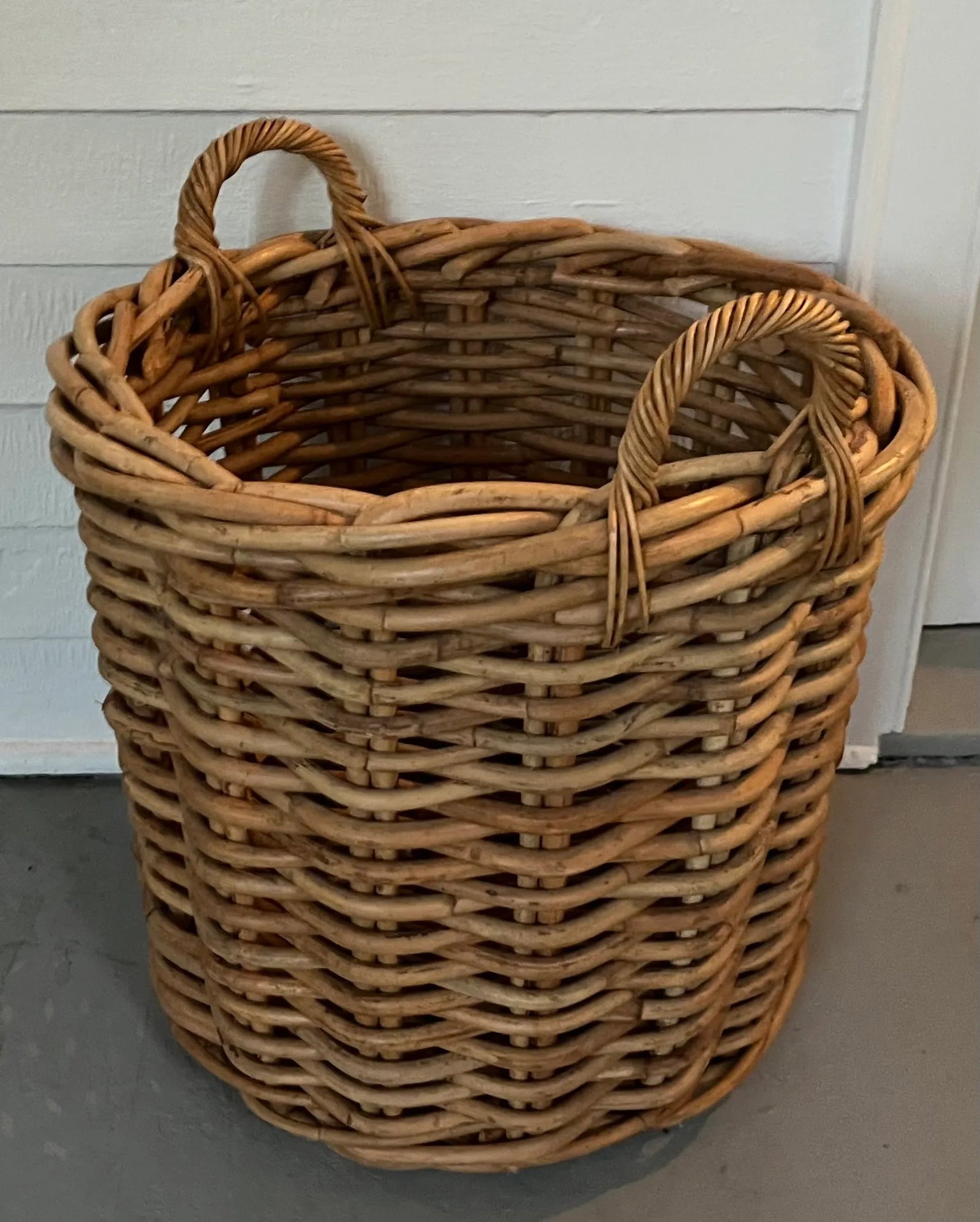 Large English Woven Wicker Log or Kindling Basket for the Fireplace Hearth - 5