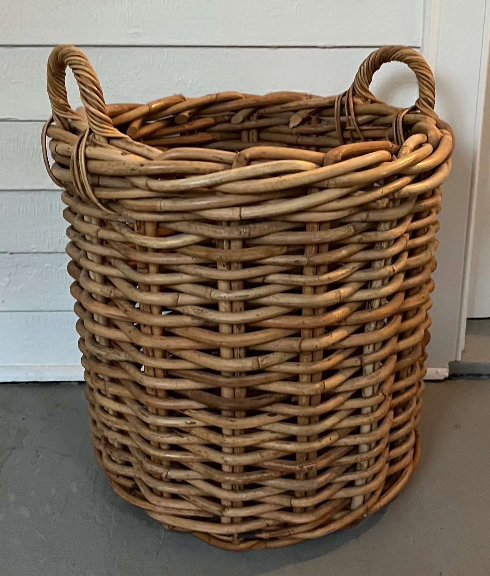 Large English Woven Wicker Log or Kindling Basket for the Fireplace Hearth - 8