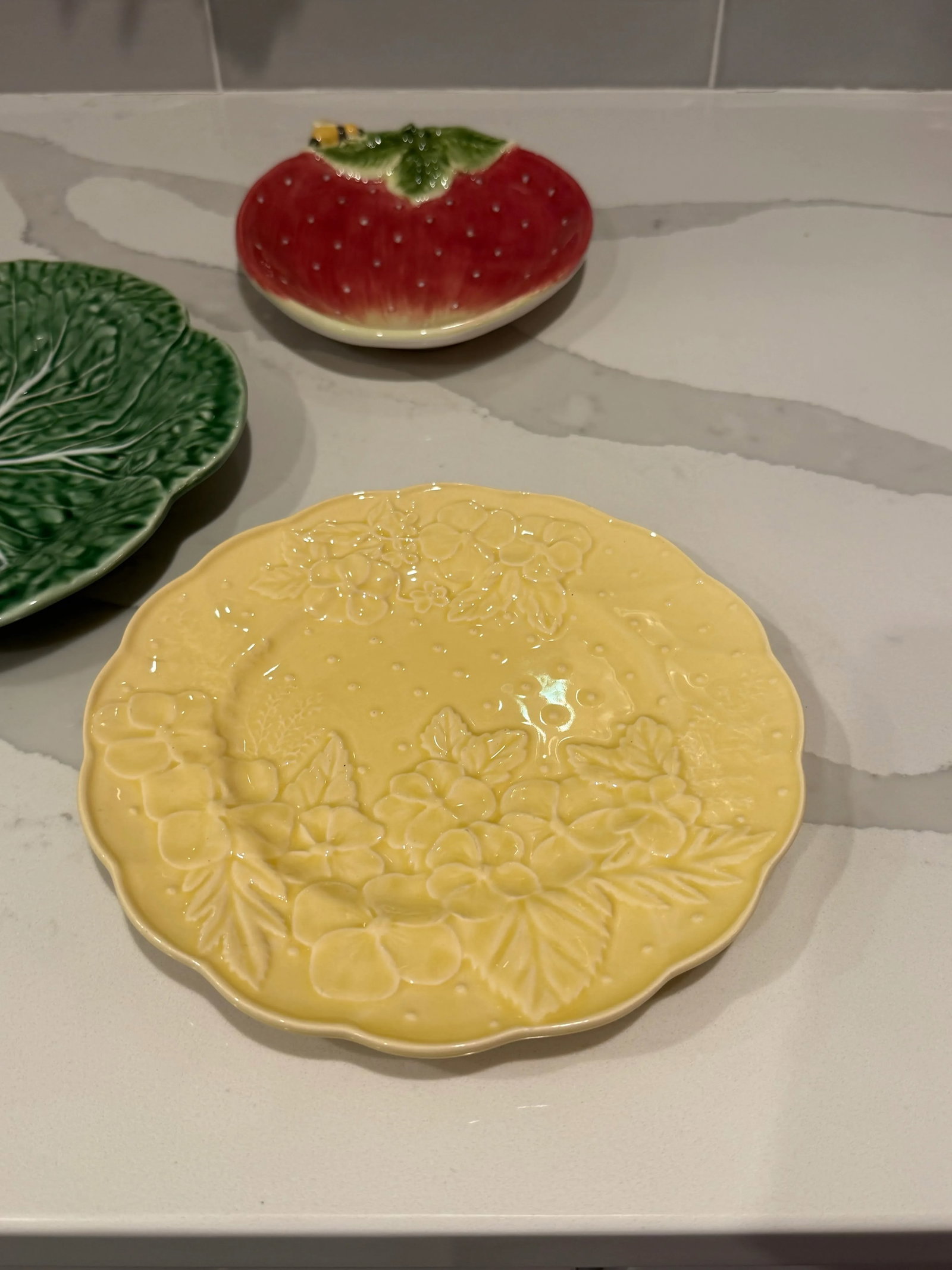 Collection of Five Plates Including Bordallo Pinheiro Cabbage Ware - 4