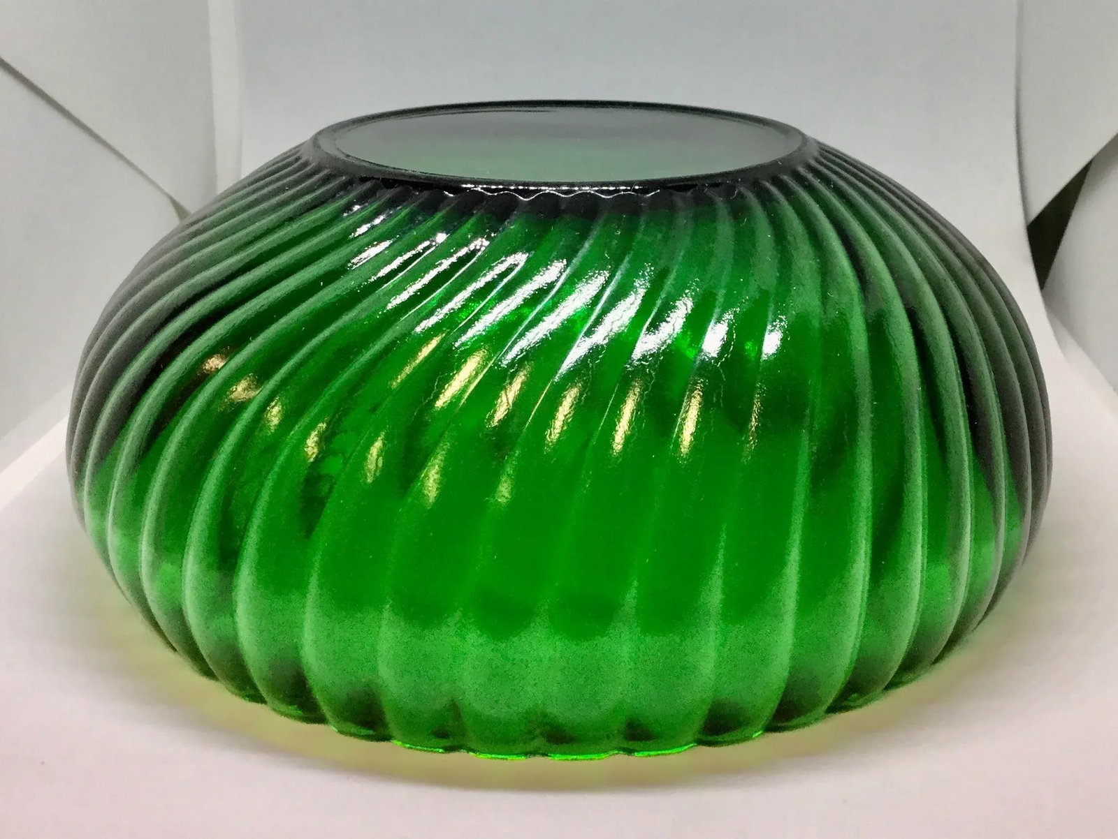 1950s Swirling Green Glass Serving Bowl - 7
