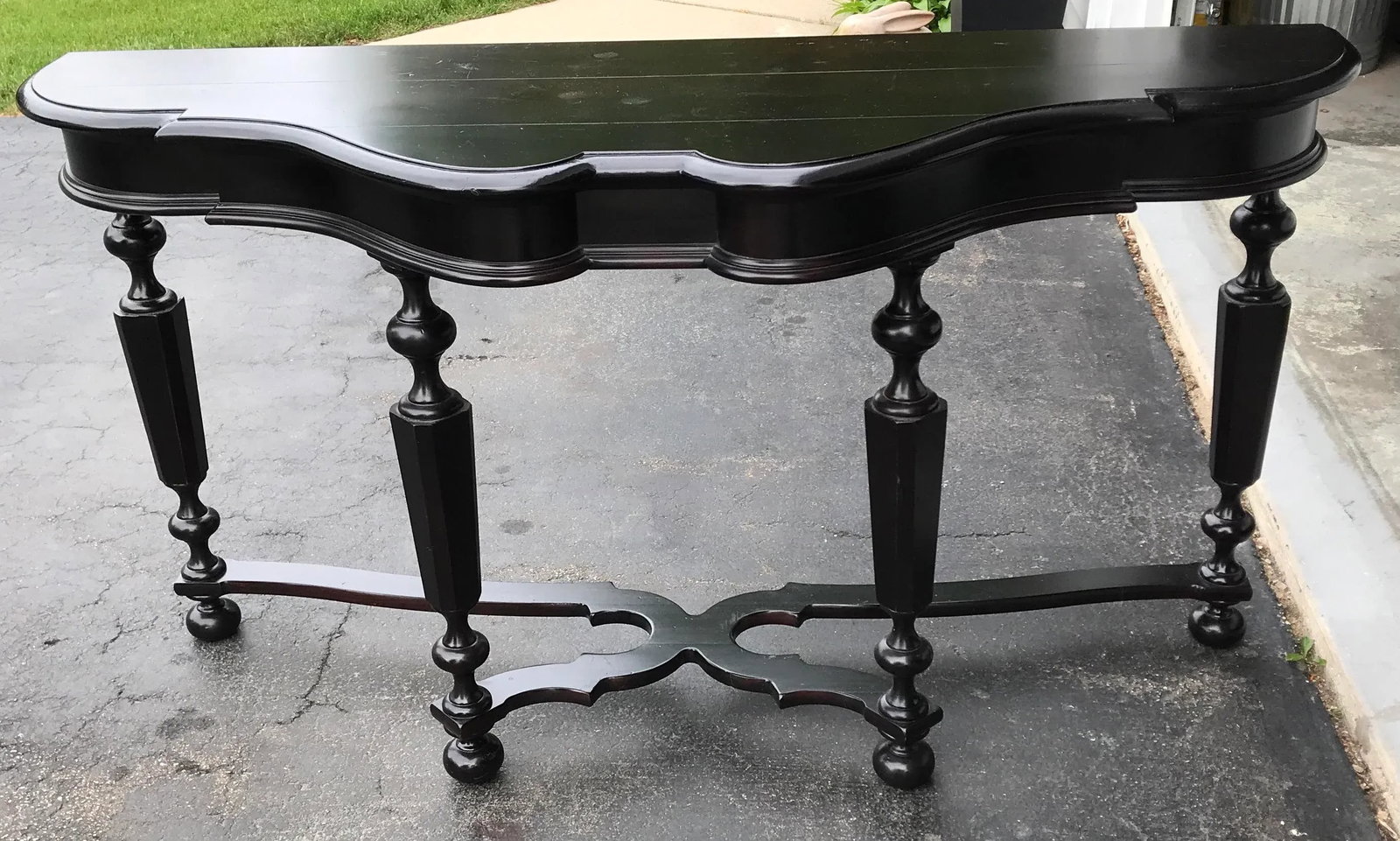 Henredon , Cindy, Scalloped Dem-Ilune Console Entry Table - 13