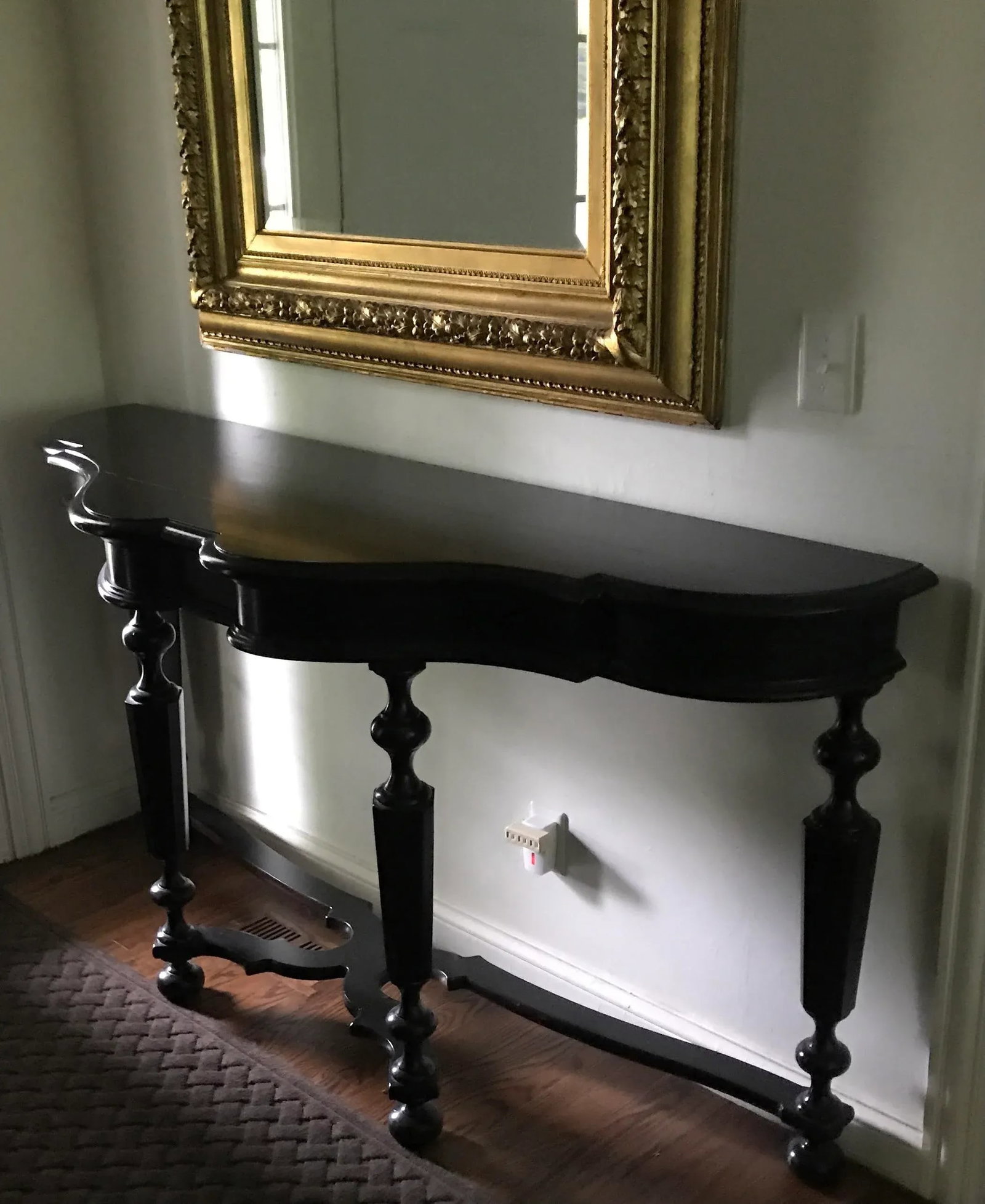Henredon , Cindy, Scalloped Dem-Ilune Console Entry Table - 3