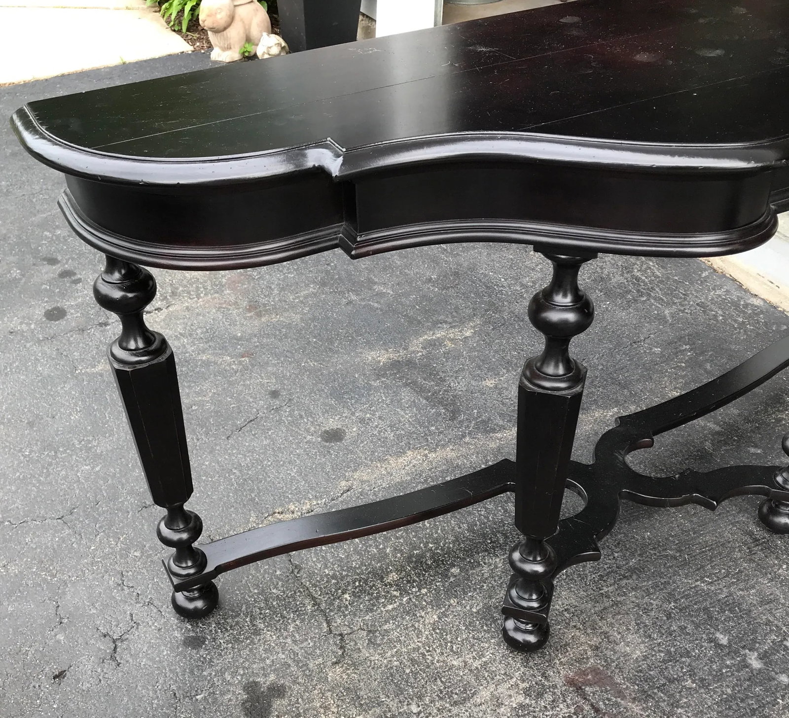 Henredon , Cindy, Scalloped Dem-Ilune Console Entry Table - 8