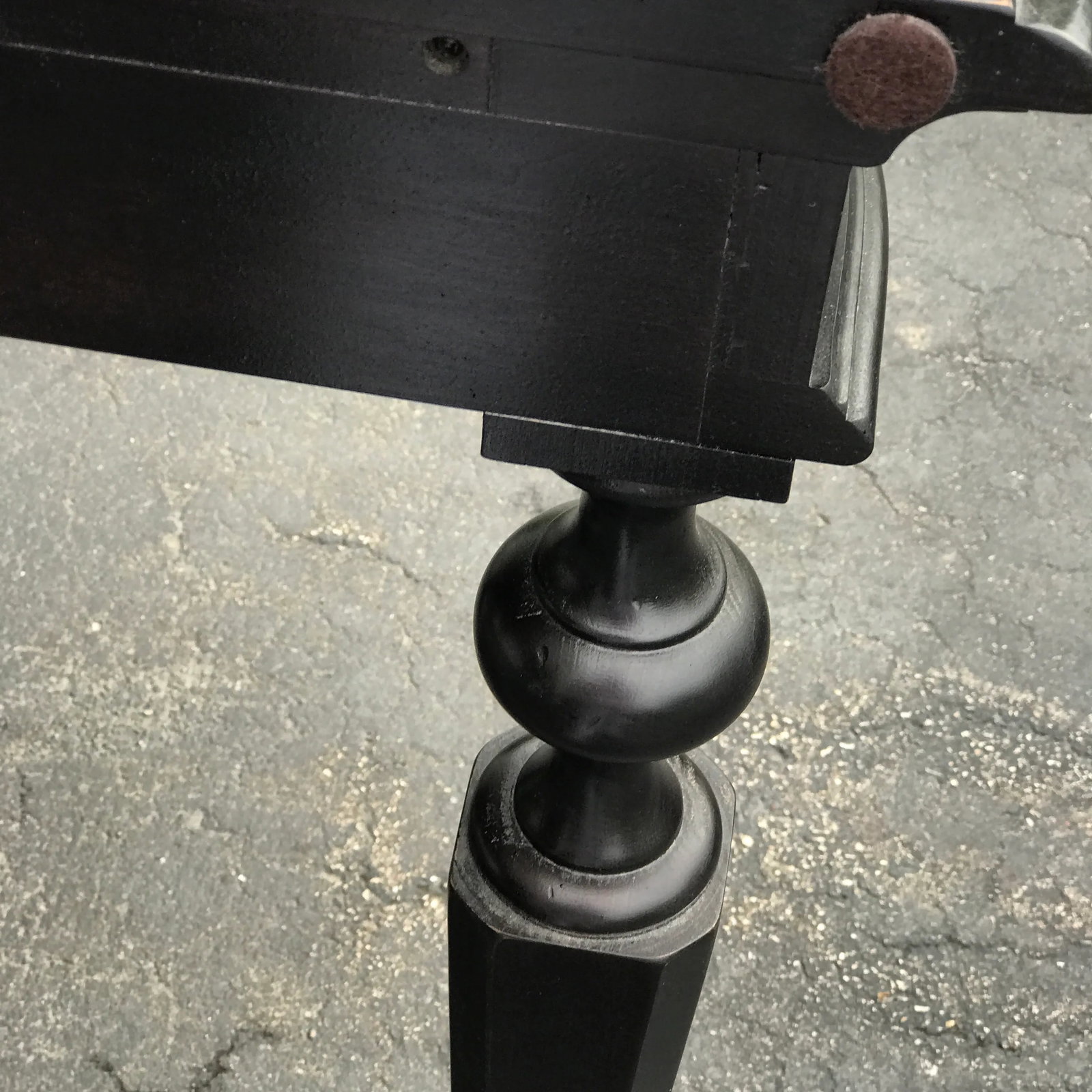 Henredon , Cindy, Scalloped Dem-Ilune Console Entry Table - 9