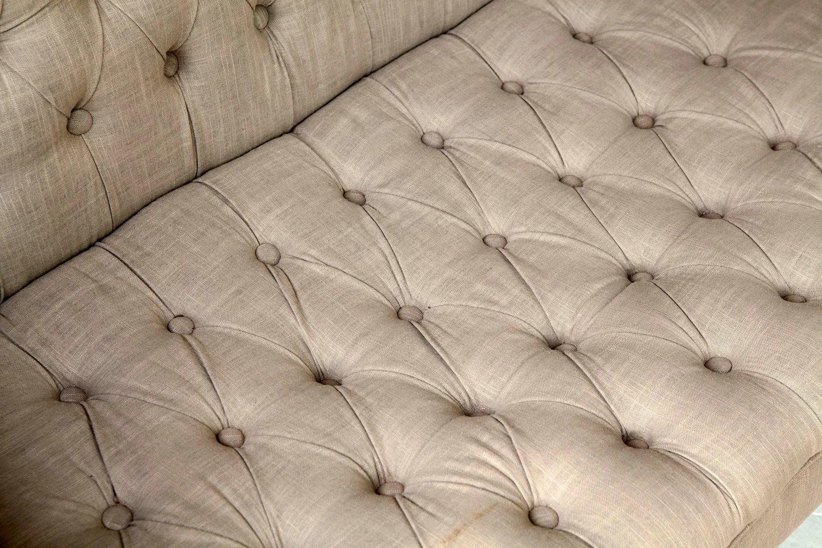 Vintage English Style Tufted Loveseat in Linen - 6