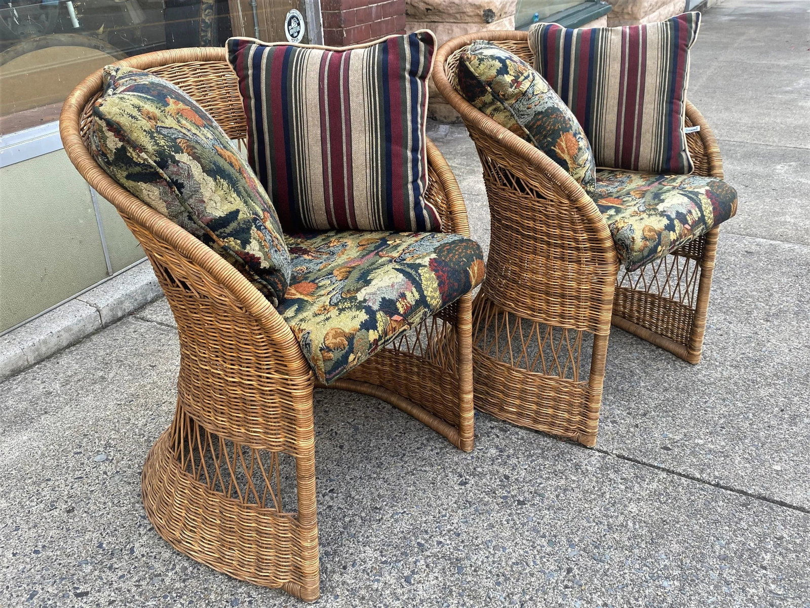 Natural Wicker Mid Century Barrel Chairs With Fishing Upholstery & Pillows - a Pair - 4