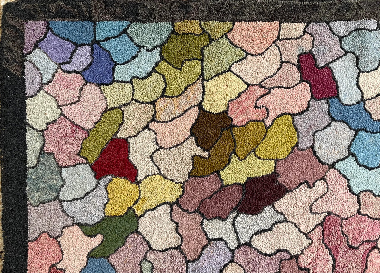 1930s Early American Hooked Rug - 10