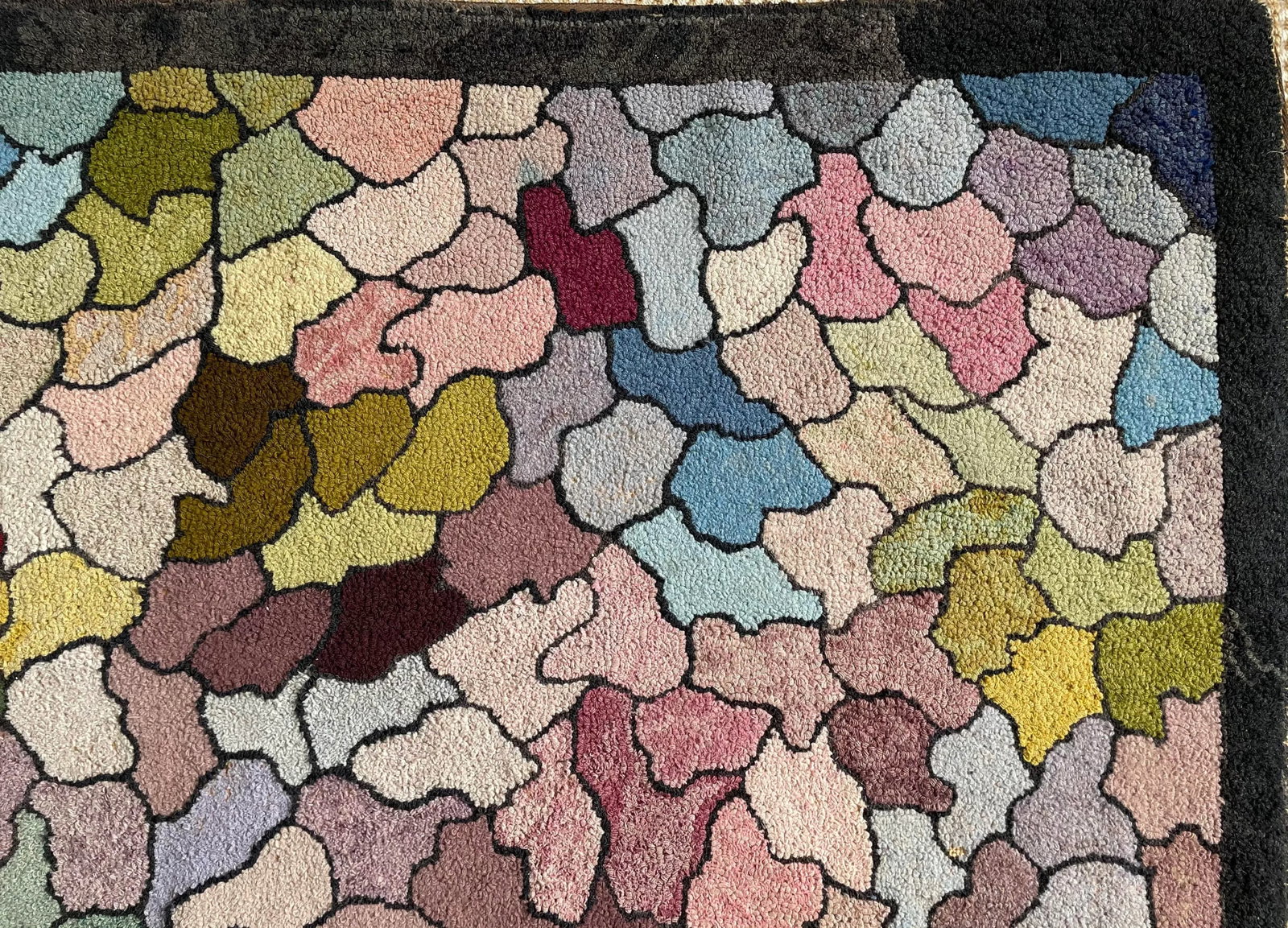 1930s Early American Hooked Rug - 4