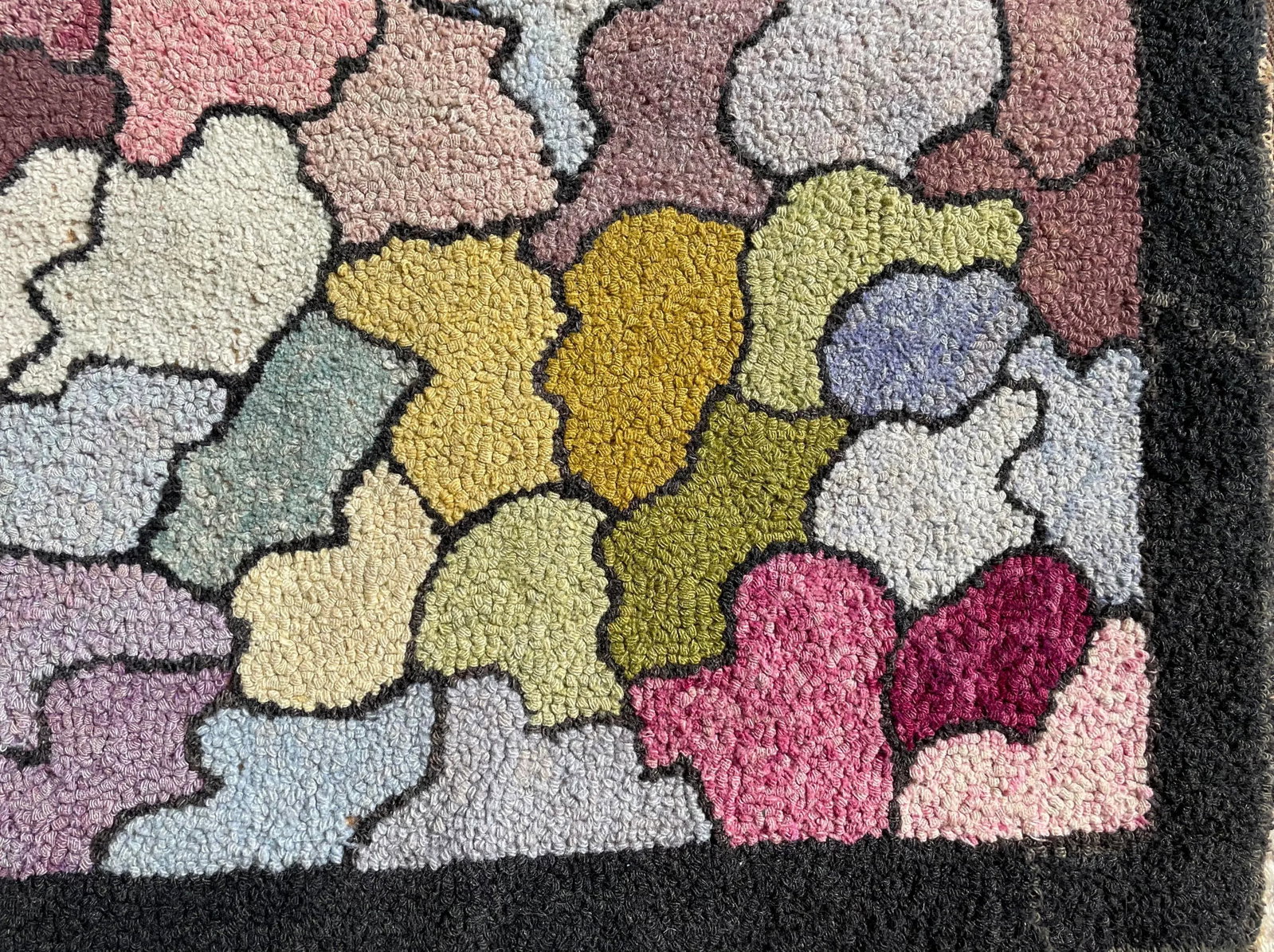 1930s Early American Hooked Rug - 6