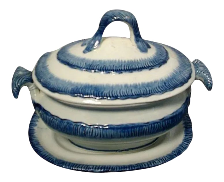 1800s Pearlware Blue Feather Edge Sauce Tureen and Under Tray Platter - a Pair (1 of 8)