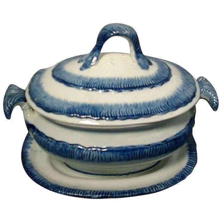 1800s Pearlware Blue Feather Edge Sauce Tureen and Under Tray Platter - a Pair - 8