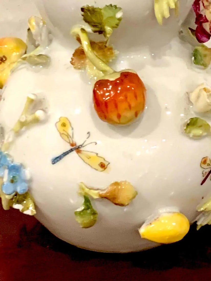19th Century Meissen Cabinet Vase With Applied Fruits and Flowers - 10