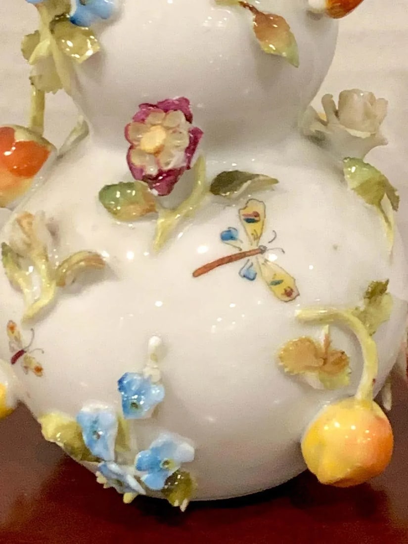 19th Century Meissen Cabinet Vase With Applied Fruits and Flowers - 5