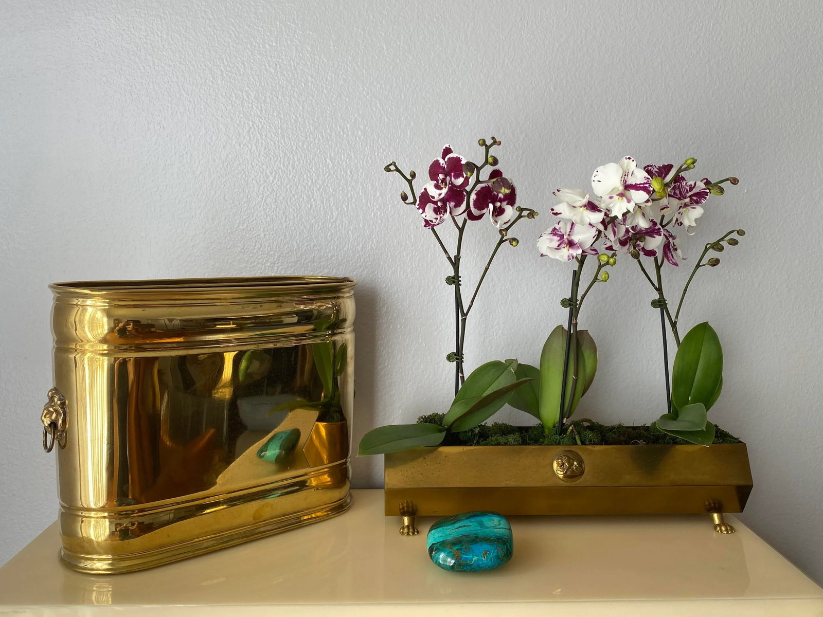 1970s Brass Lion Motif Magazine Holder - 10