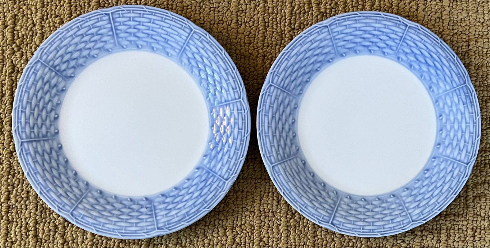 Mid 20th Century English Porcelain Blue and White Basketweave Plates for Salad, Cake or Hors d'Oeuvr - 11