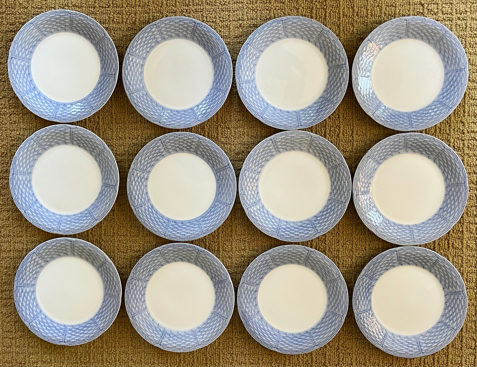 Mid 20th Century English Porcelain Blue and White Basketweave Plates for Salad, Cake or Hors d'Oeuvr - 14